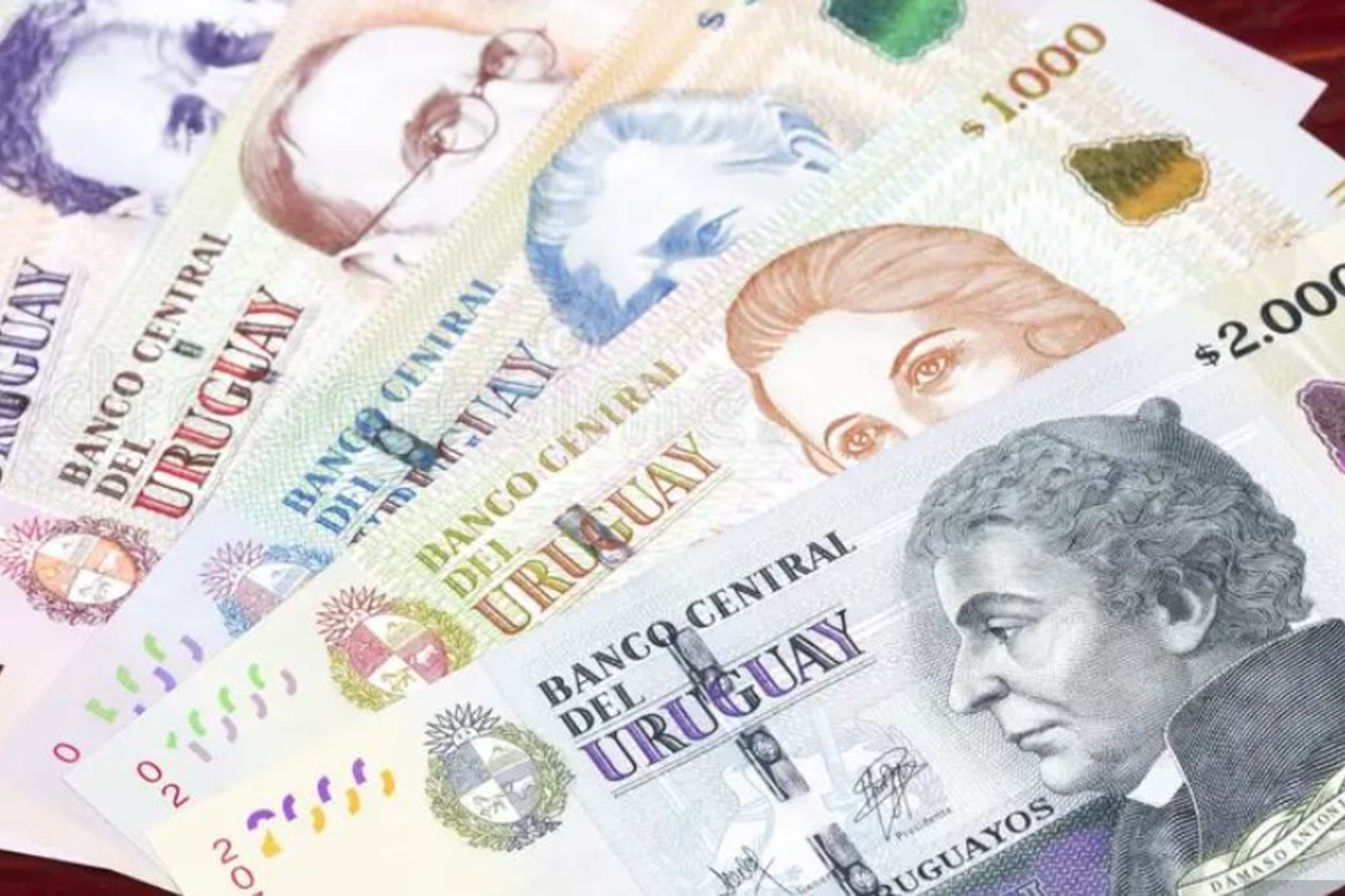 Peso uruguayo hoy: a cuánto cotizan el oficial y el blue este martes 6 de enero