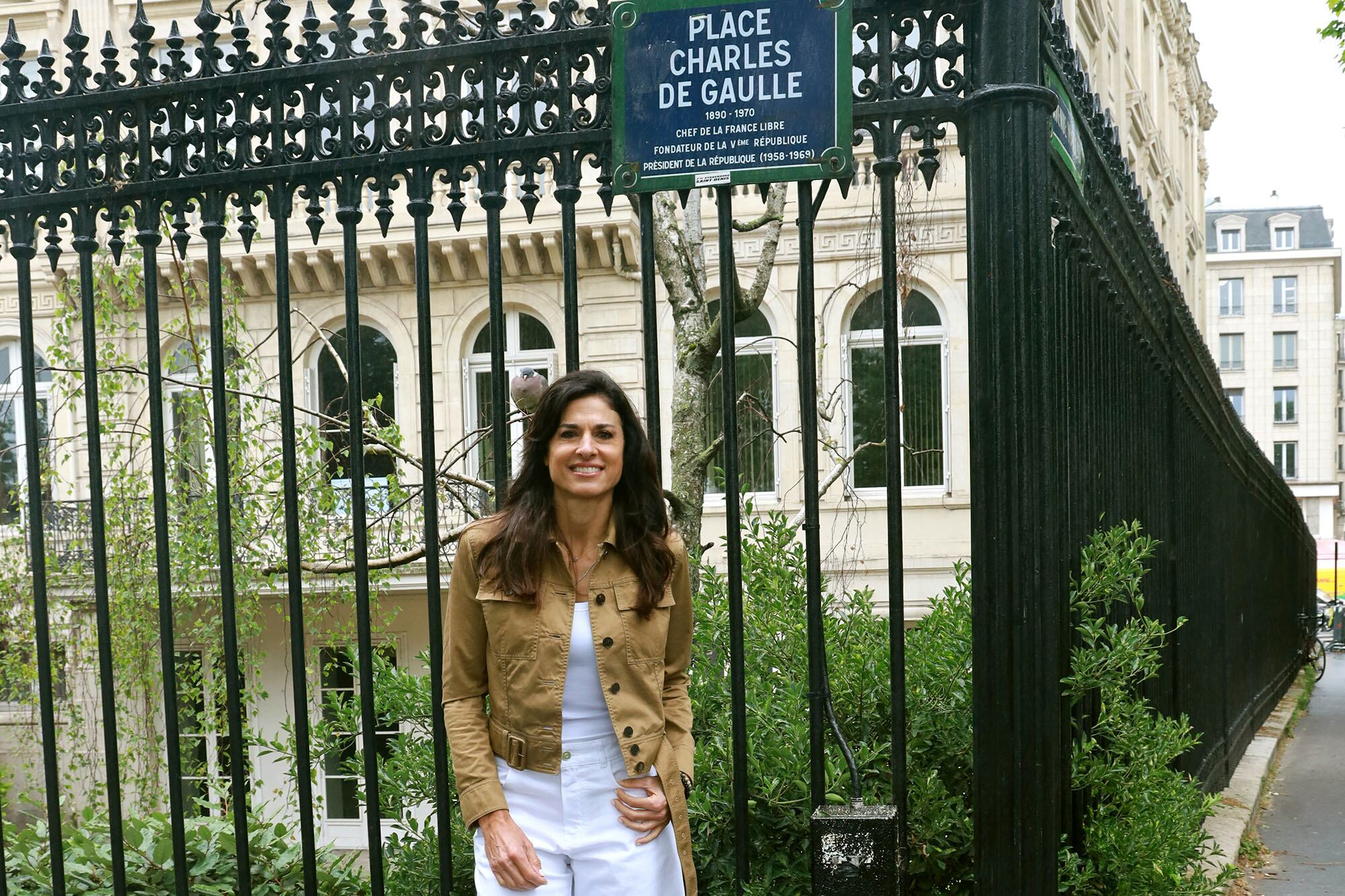 En la plaza Charles de Gaulle, frente al Arco de Triunfo, para la producción fotográfica con LA NACION