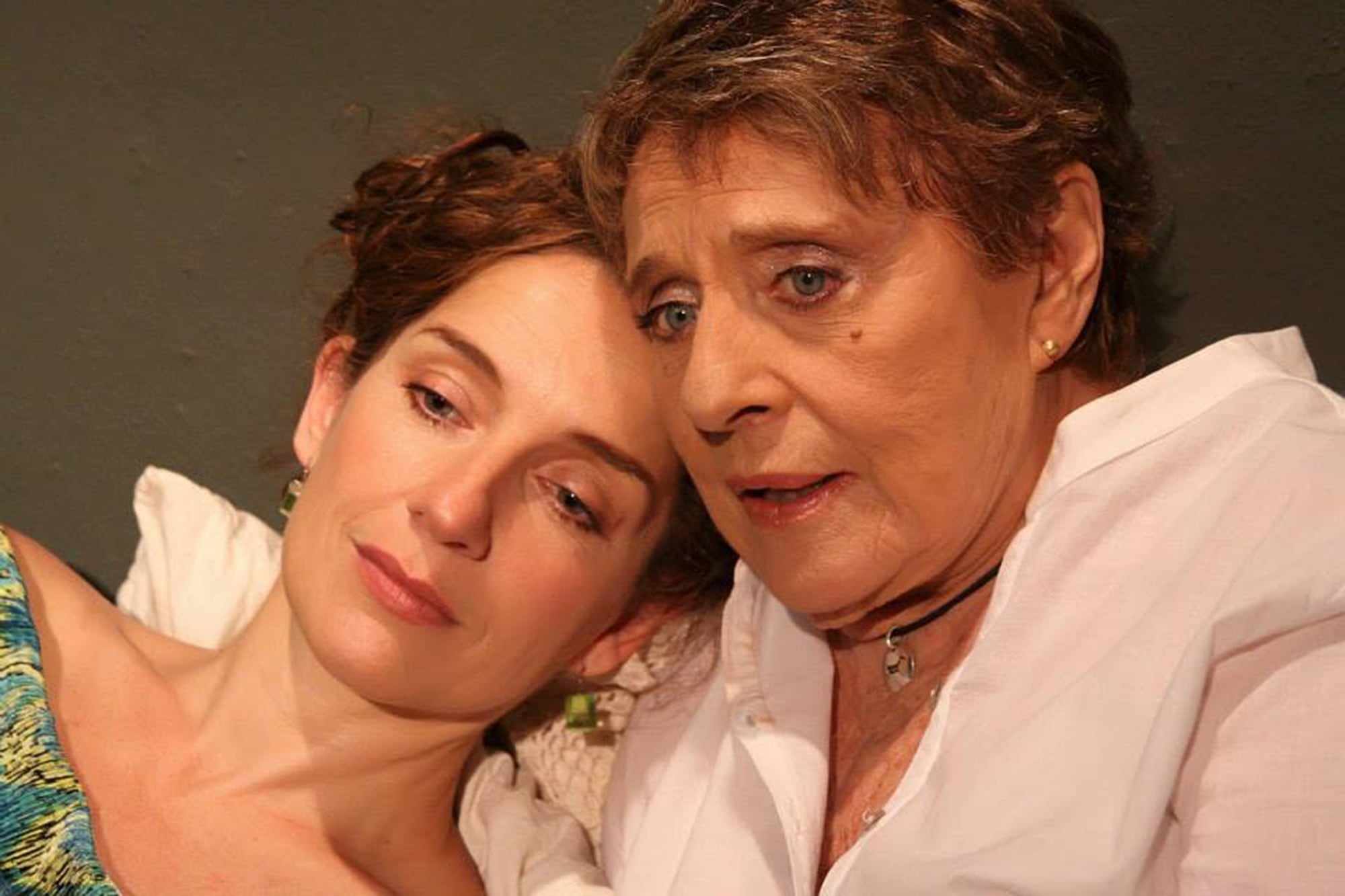 La actriz junto a Adela Gleijer en la obra Encuentro en Roma