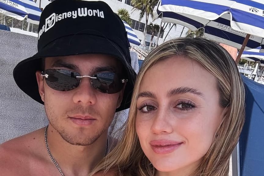 Blondel junto a su pareja, Morena Beltrán, famosa periodista deportiva: muchos vinculan esa relación a las filtraciones y, en efecto, a que el lateral no fuera considerado en Boca.