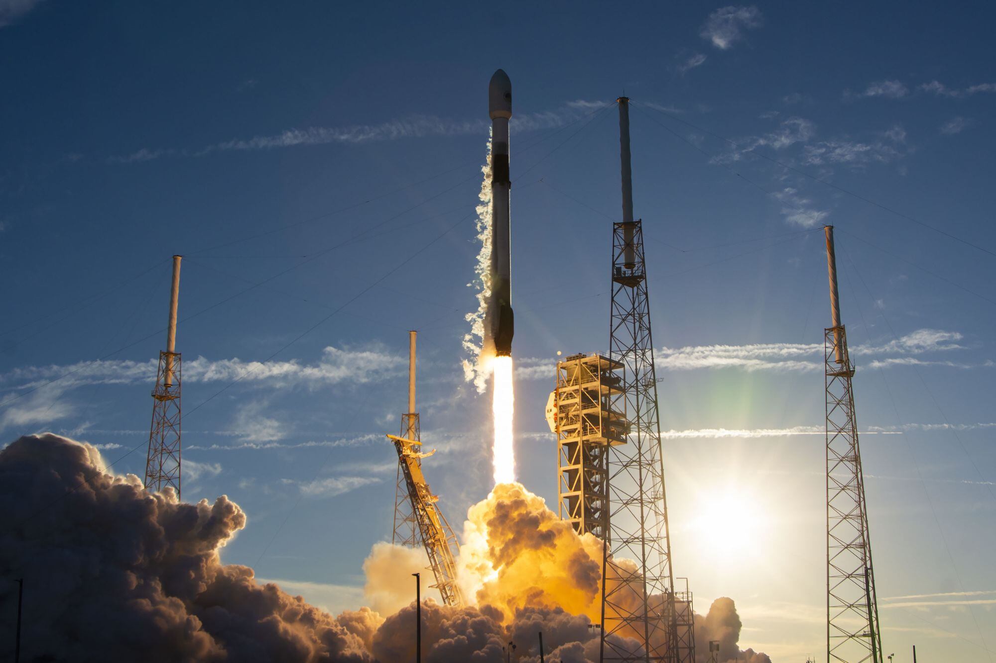 La nave partió a bordo de un Falcon 9 de SpaceX y se convirtió en la octava misión del programa desde su inicio en 2010