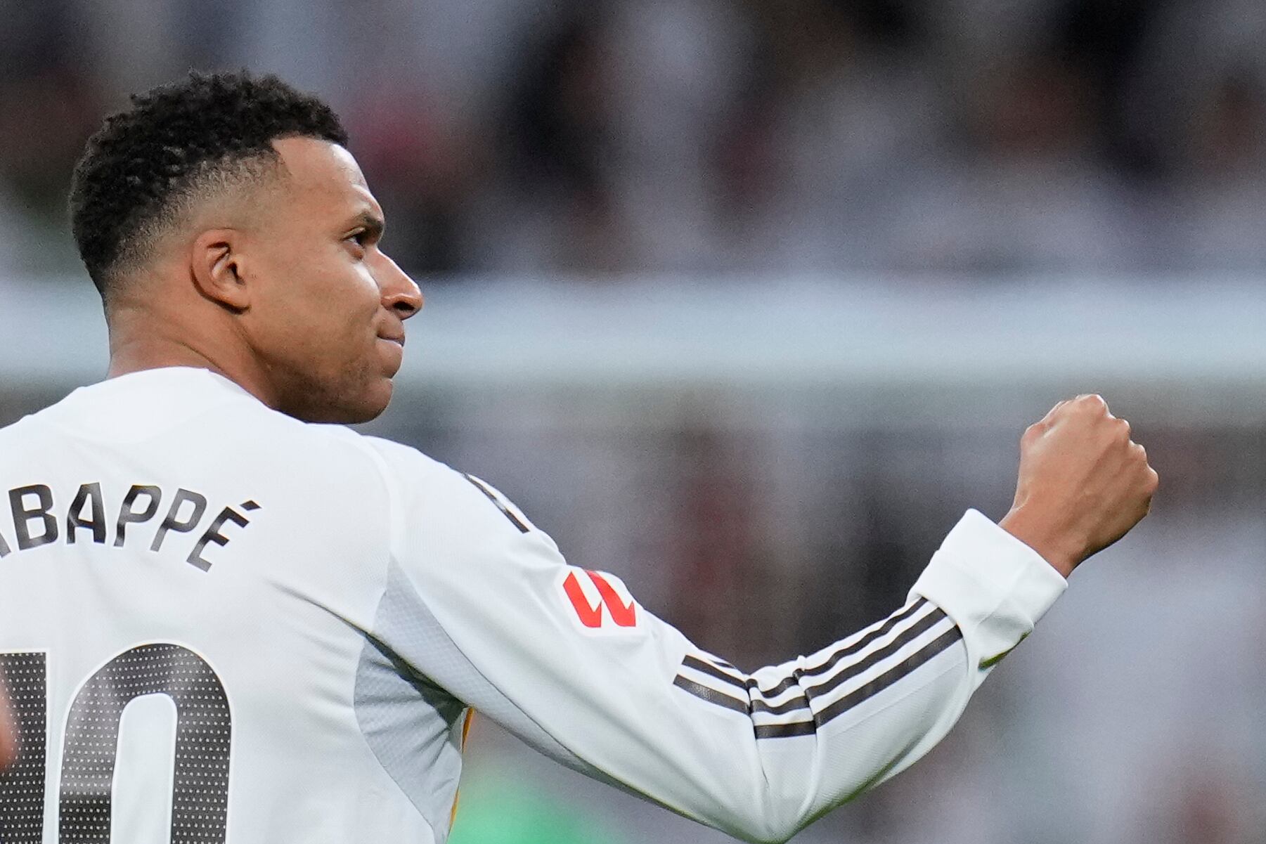 Kylian Mbappé se sumó sorpresivamente al Merengue y está disponible para enfrentar a Barcelona