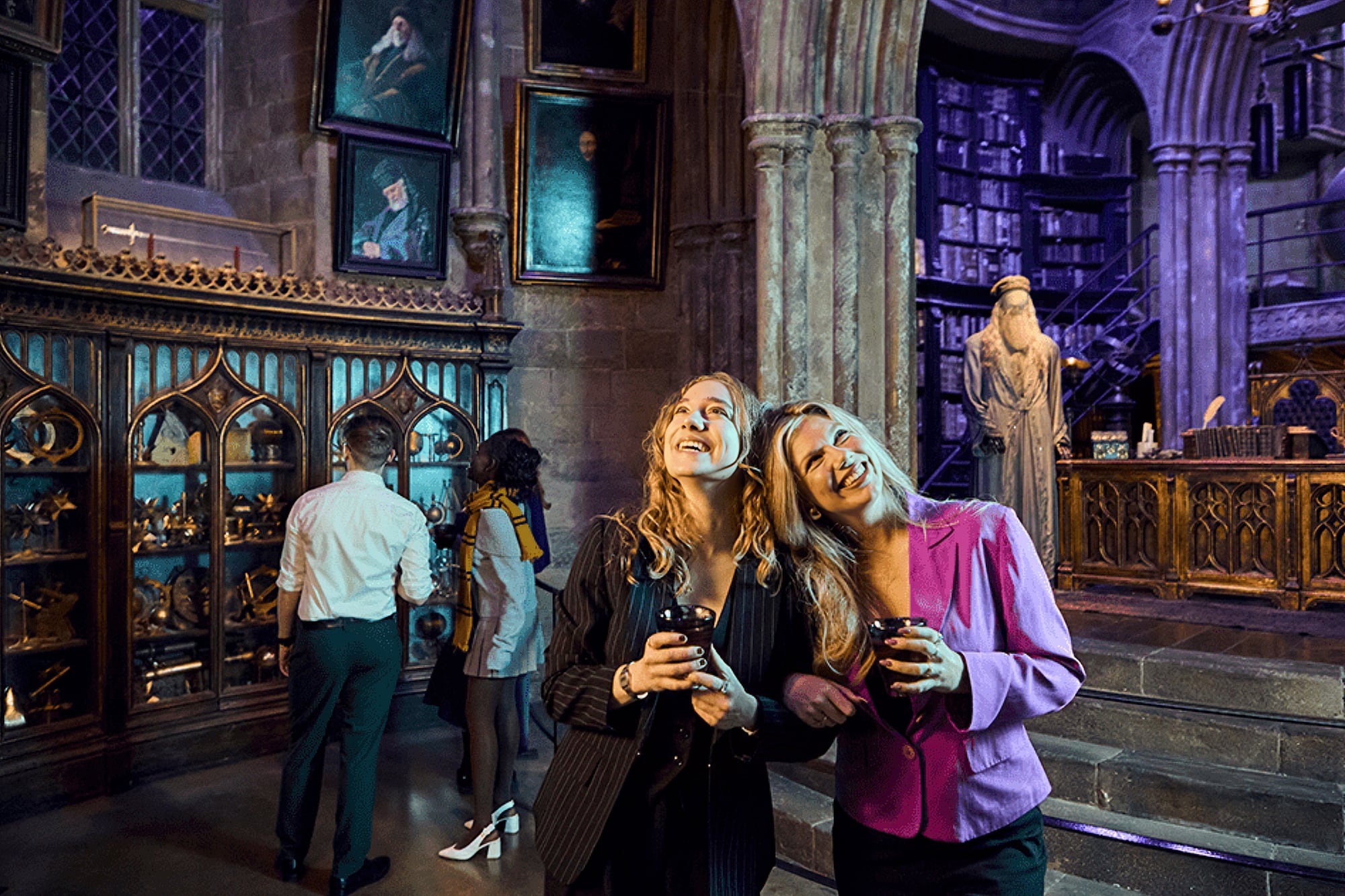 La idea es que los visitantes recorran los escenarios donde se filmaron las escenas inolvidables de la saga mágica
