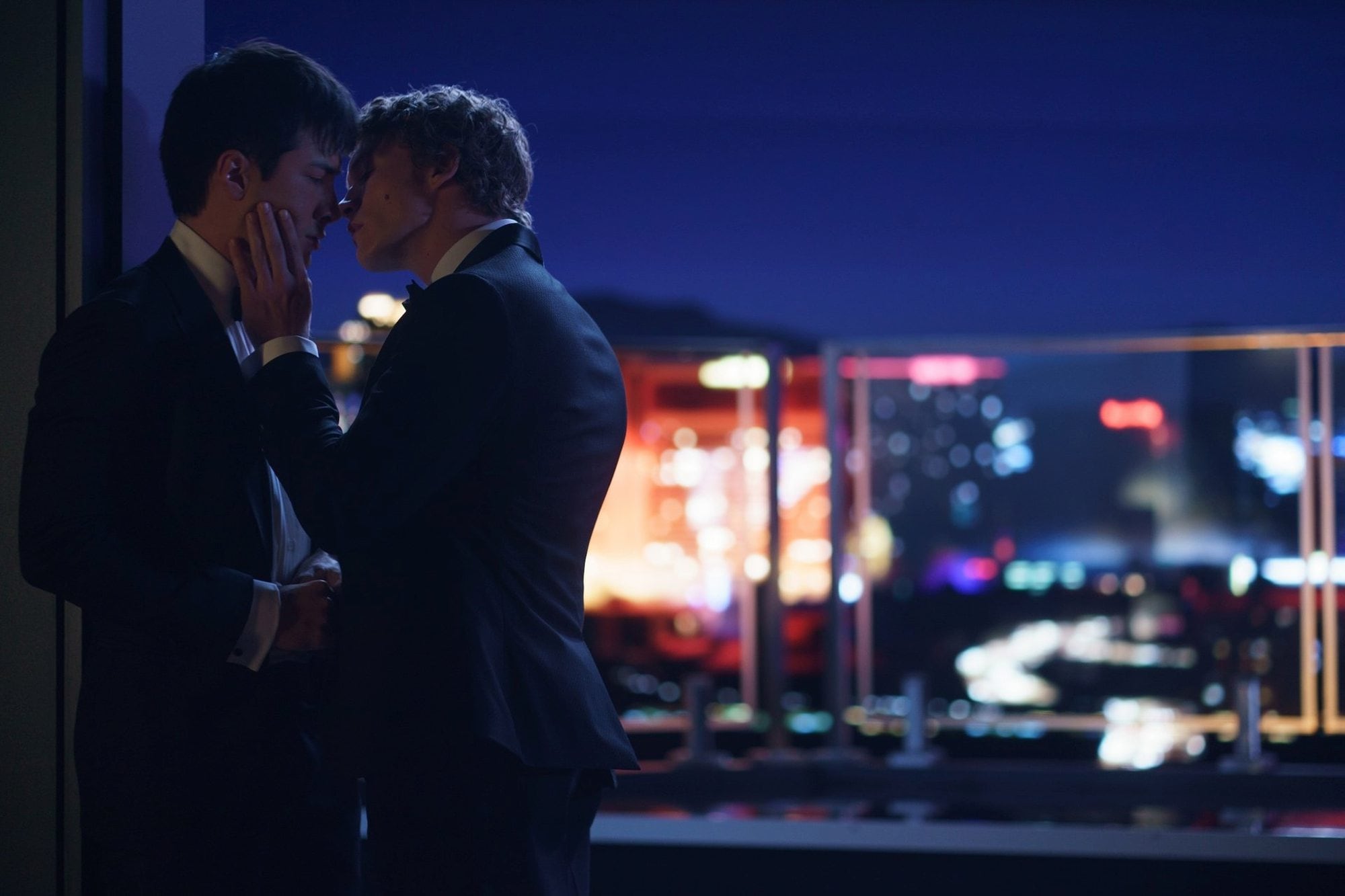 Hudson Williams es Shane Hollander y Connor Storrie es Ilya Rozanov en Más que rivales, la serie suceso de HBO