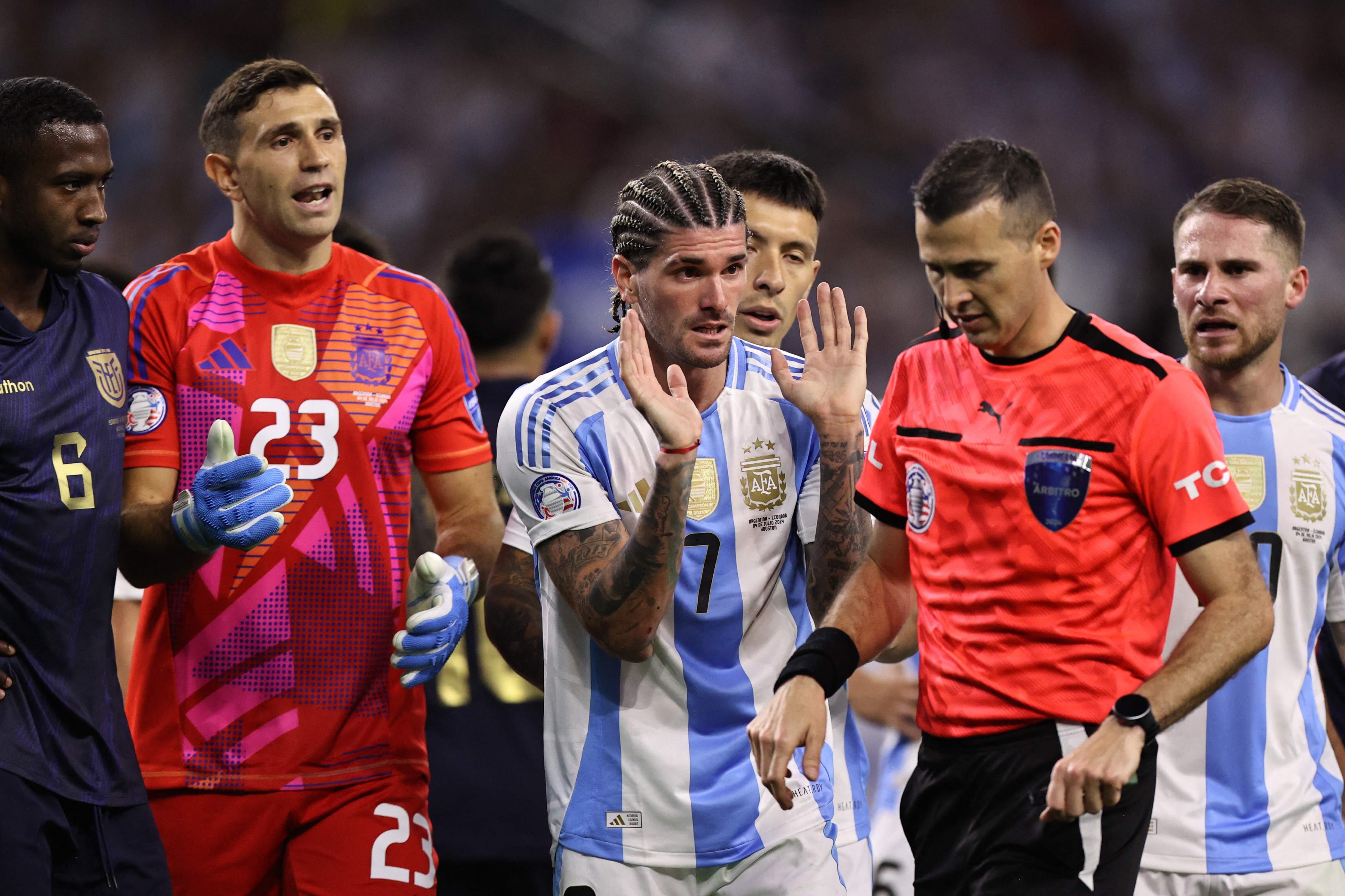 Argentina – Ecuador: cómo dirigió Andrés Matonte, que protagonizó varias controversias en el partido por la Copa América