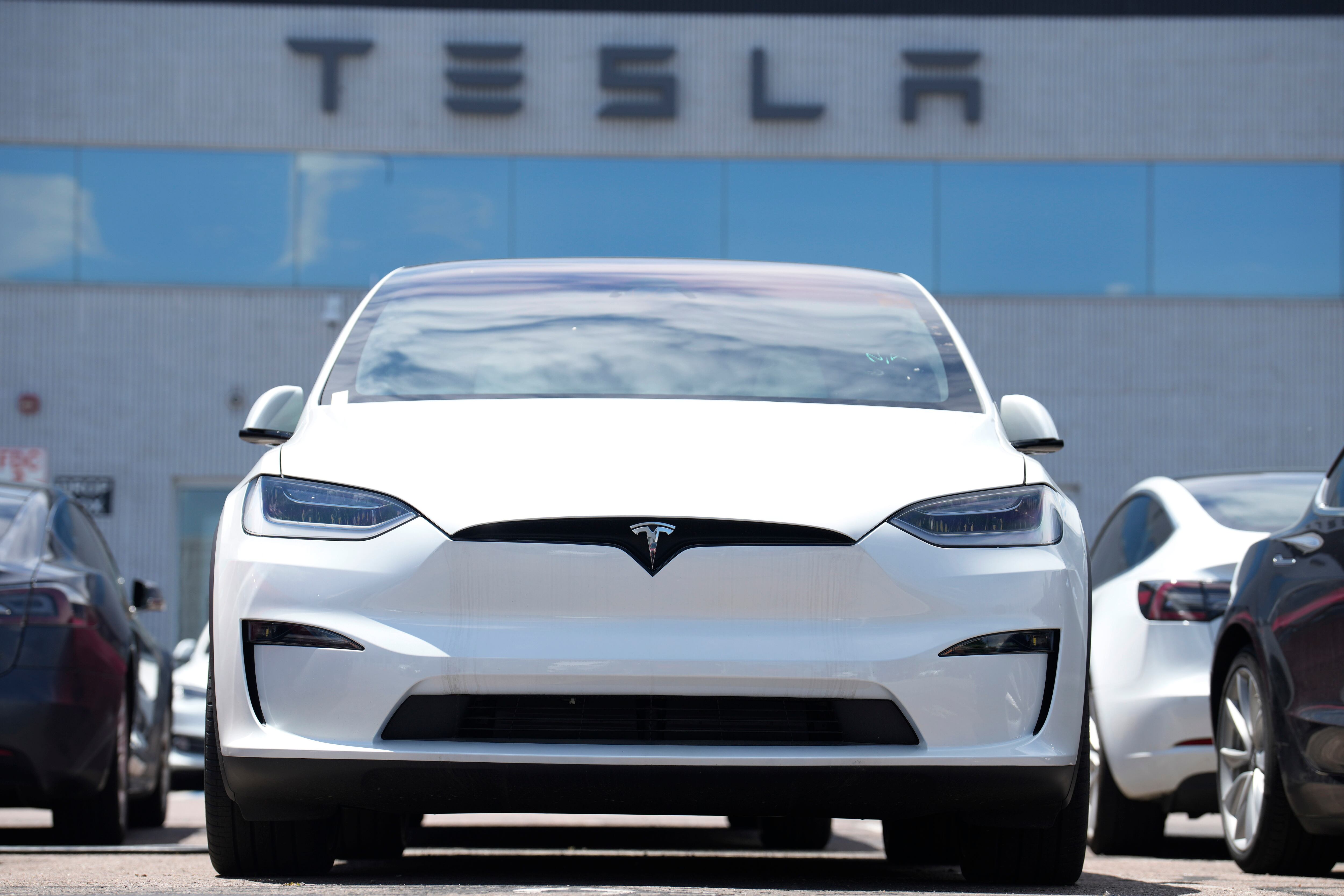 Tesla reduce la cifra de trabajadores temporales en su fábrica de Alemania