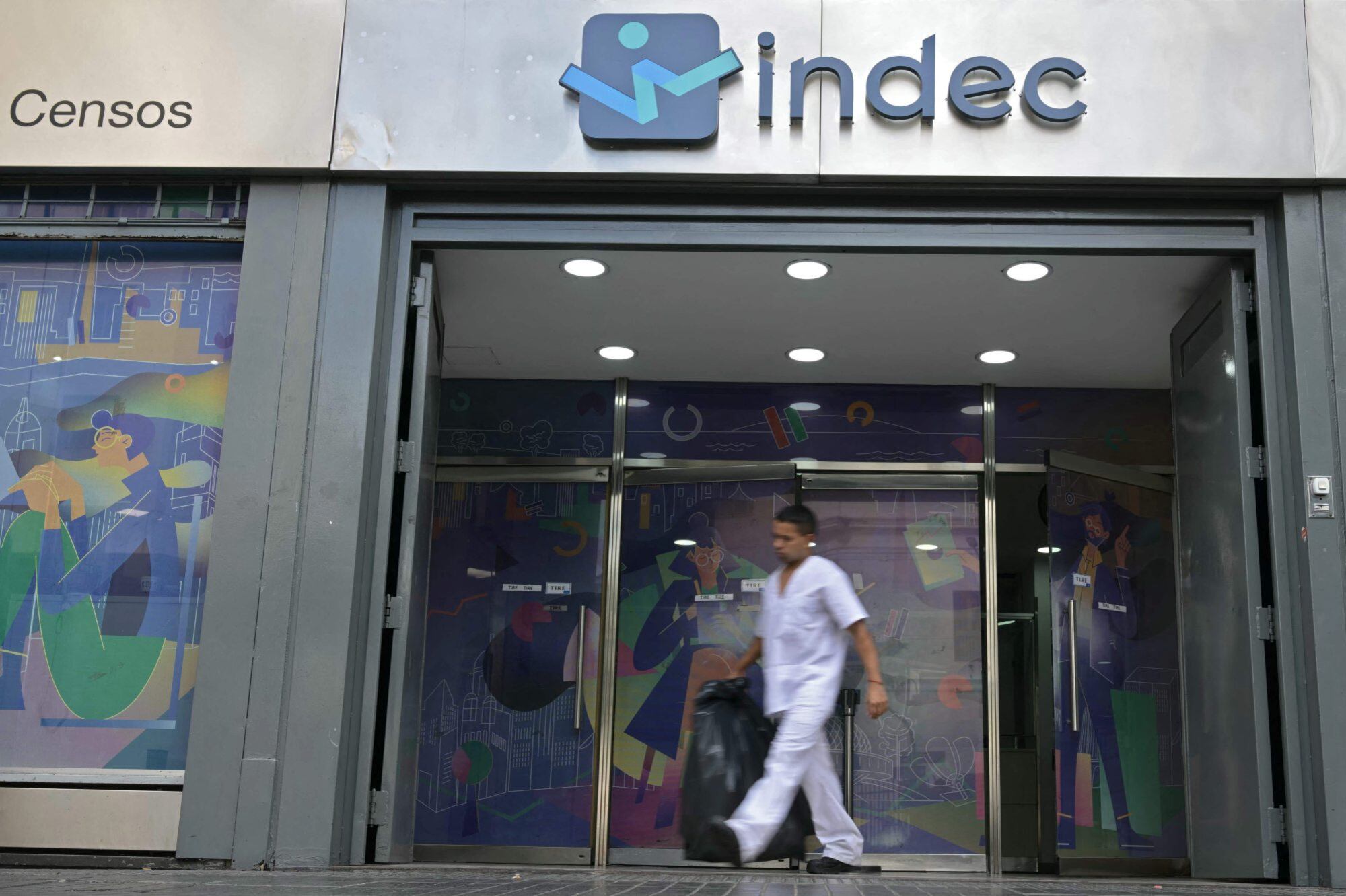 Según el Indec, A nivel regional, el peor registro de pobreza se presenta en el Noreste del país, con un promedio general del 32,7%, seguido por Cuyo, donde la pobreza se ubicó en el 32,3%