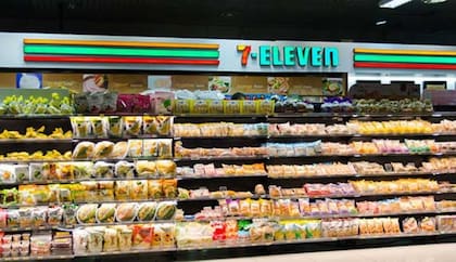 7-Eleven cuenta con, aproximadamente, 13000 tiendas distribuidas en Estados Unidos y Canadá