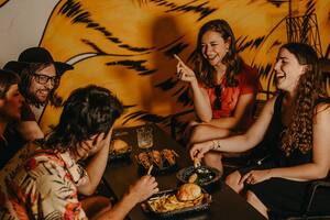 7 lugares para comer rico y salir a bailar en Buenos Aires.