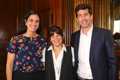 Mercedes Bressa y Paula Marconi de Quilmes junto a Agustín Berges ( La Nacion)