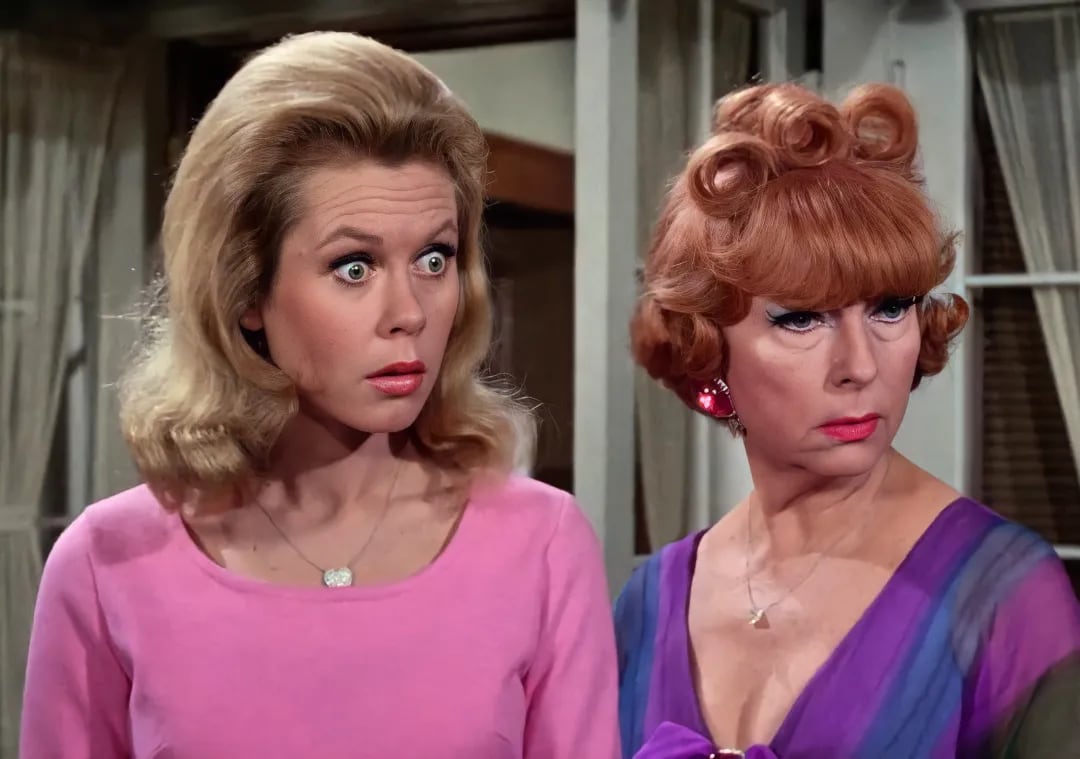 Elizabeth Montgomery y Agnes Moorehead en los papeles de Samantha y Endora, en Hechizada (Foto: Instagram/@