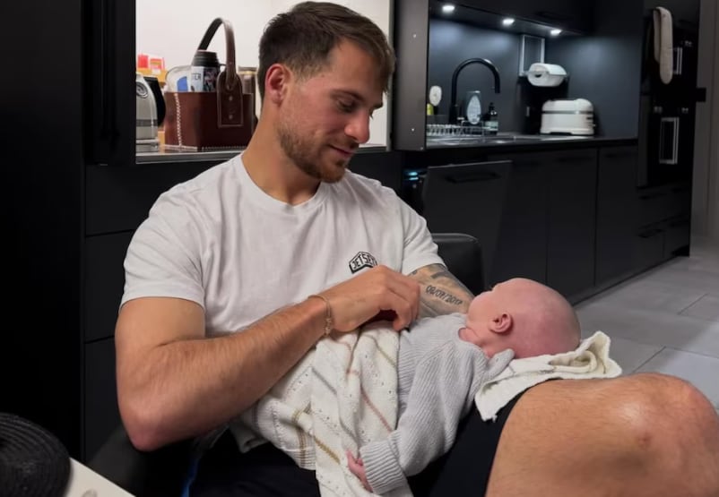 Los primeros días Alexis Mac Allister y su hija Alaia: las tiernas fotos que compartió el futbolista