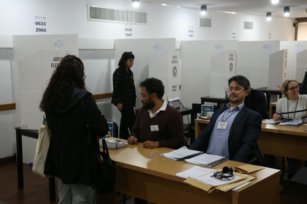 Elecciones de Brasil, residentes votan en la embajada de Brasil en Argentina