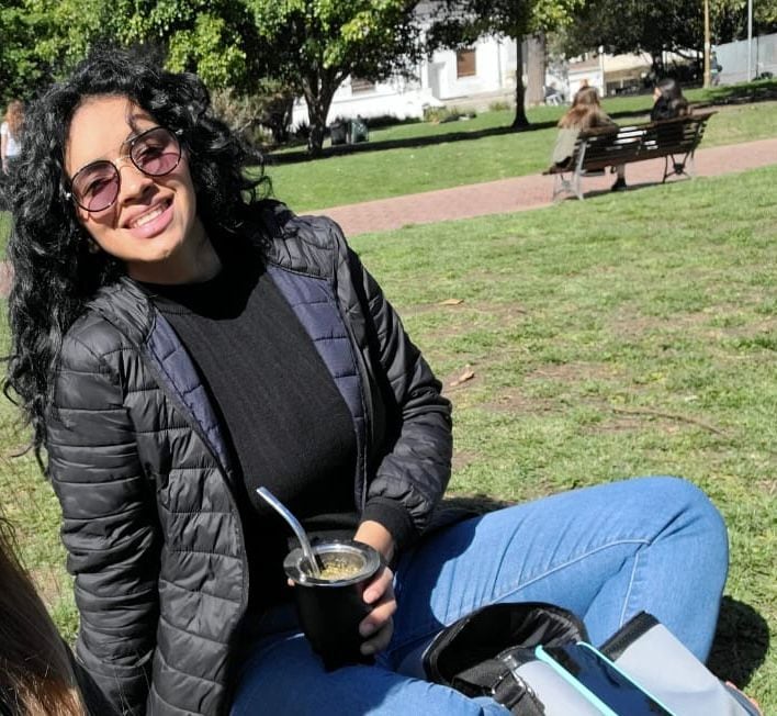 Hoy Karelly disfruta del mate