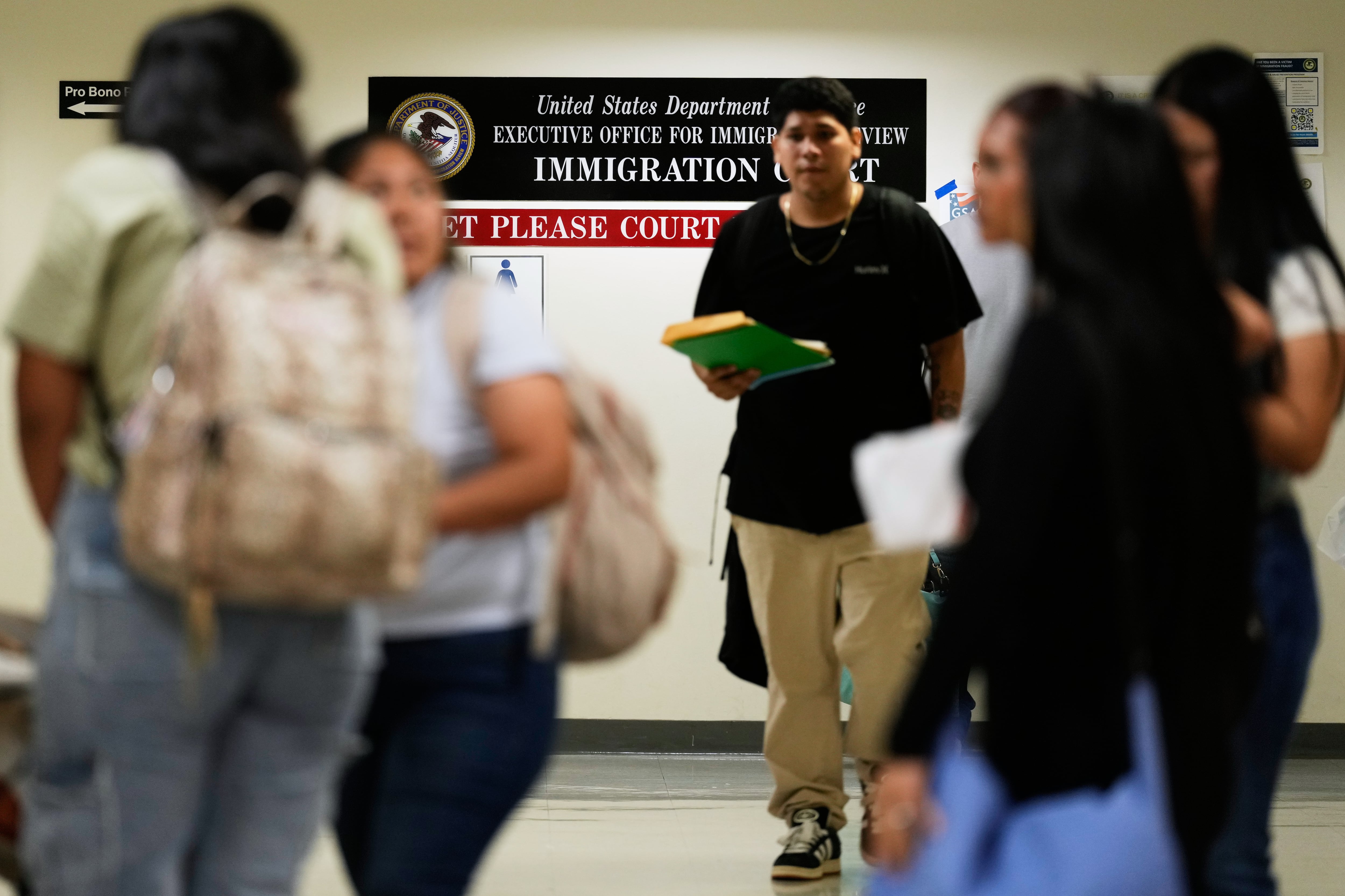 La nueva propuesta del DHS exige a los trabajadores abandonar Estados Unidos al día siguiente de la terminación de su empleo