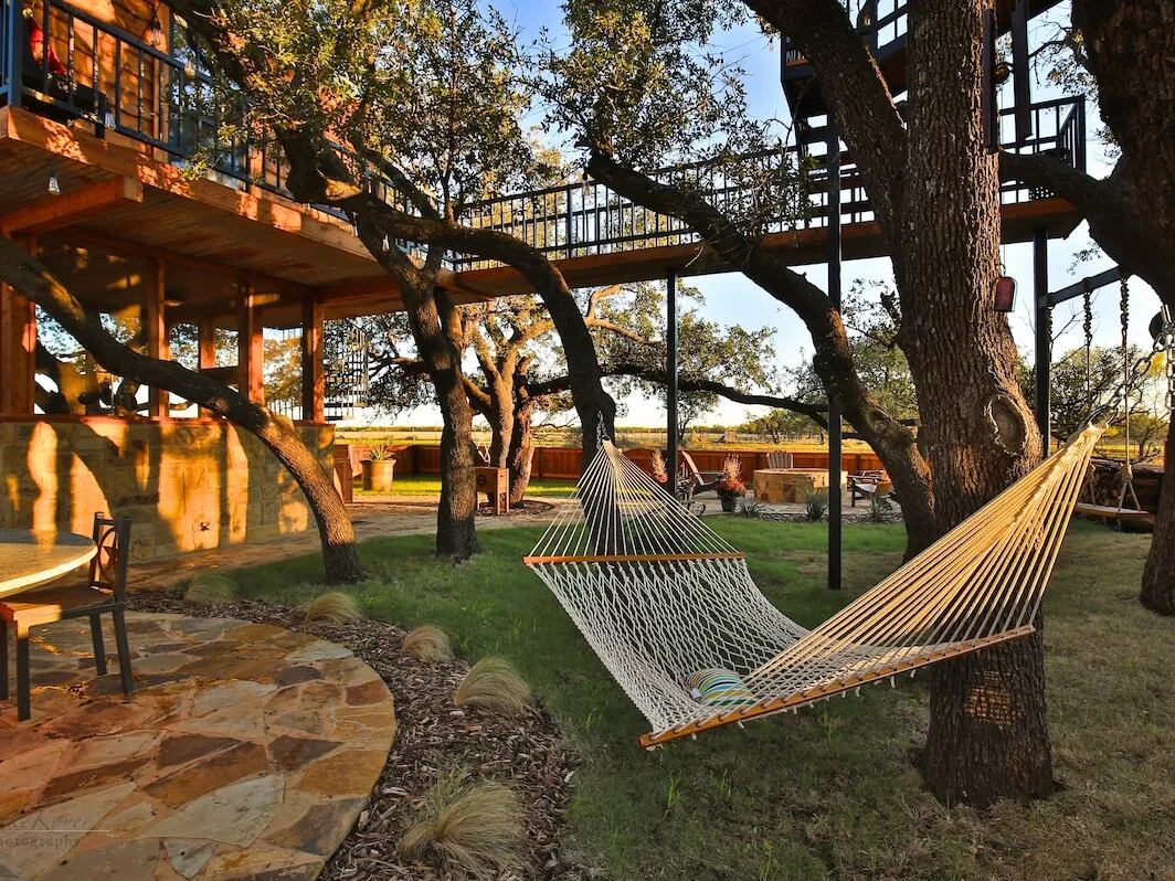 Las casas que se alquilan por Airbnb cuentan con espacios de trabajo, para poder desempeñar las labores profesionales, mientras se disfruta de un paseo