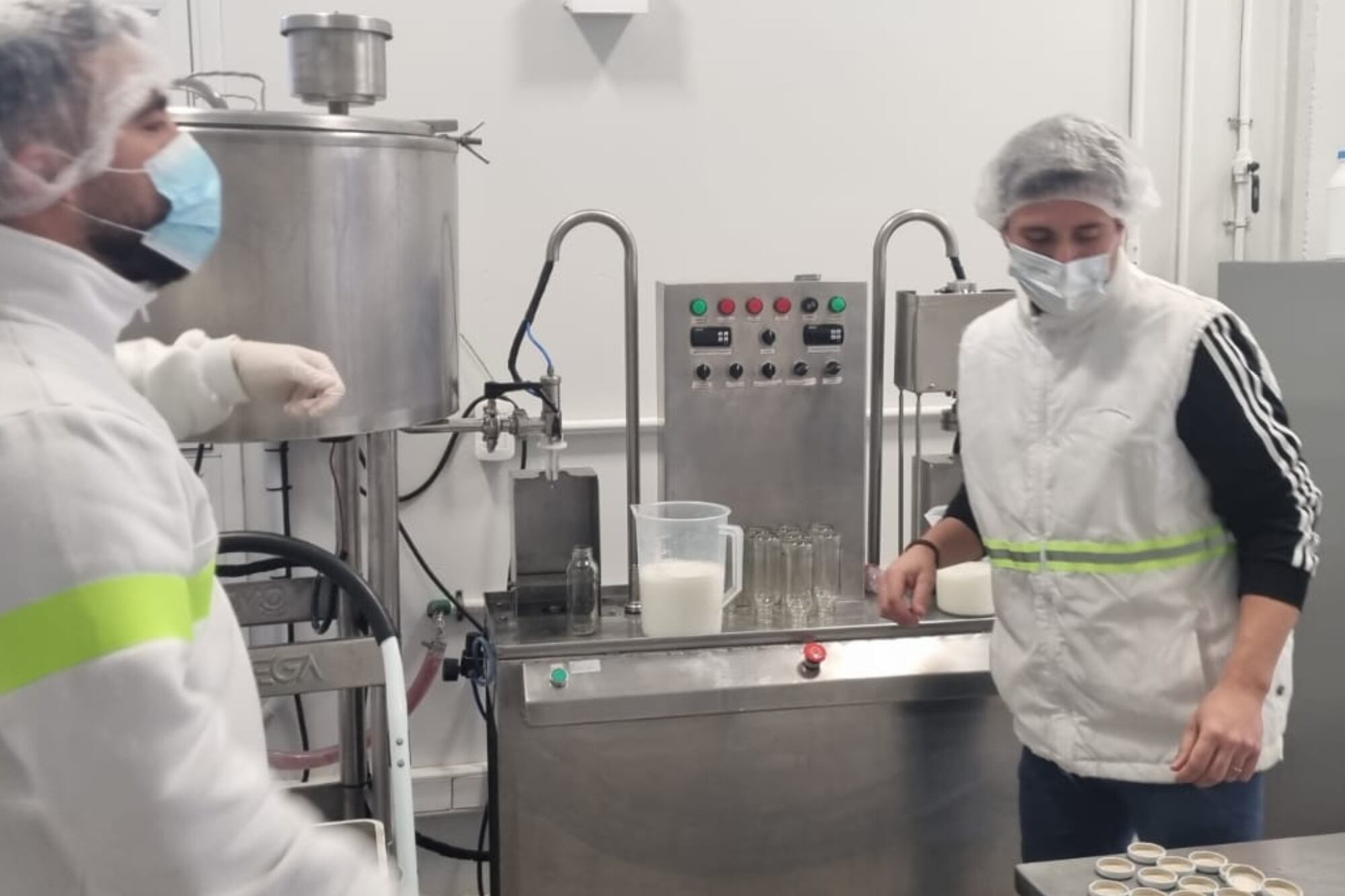 El equipo de Equslac comercializa leche pasteurizada congelada y trabaja en innovaciones tecnológicas como la liofilización