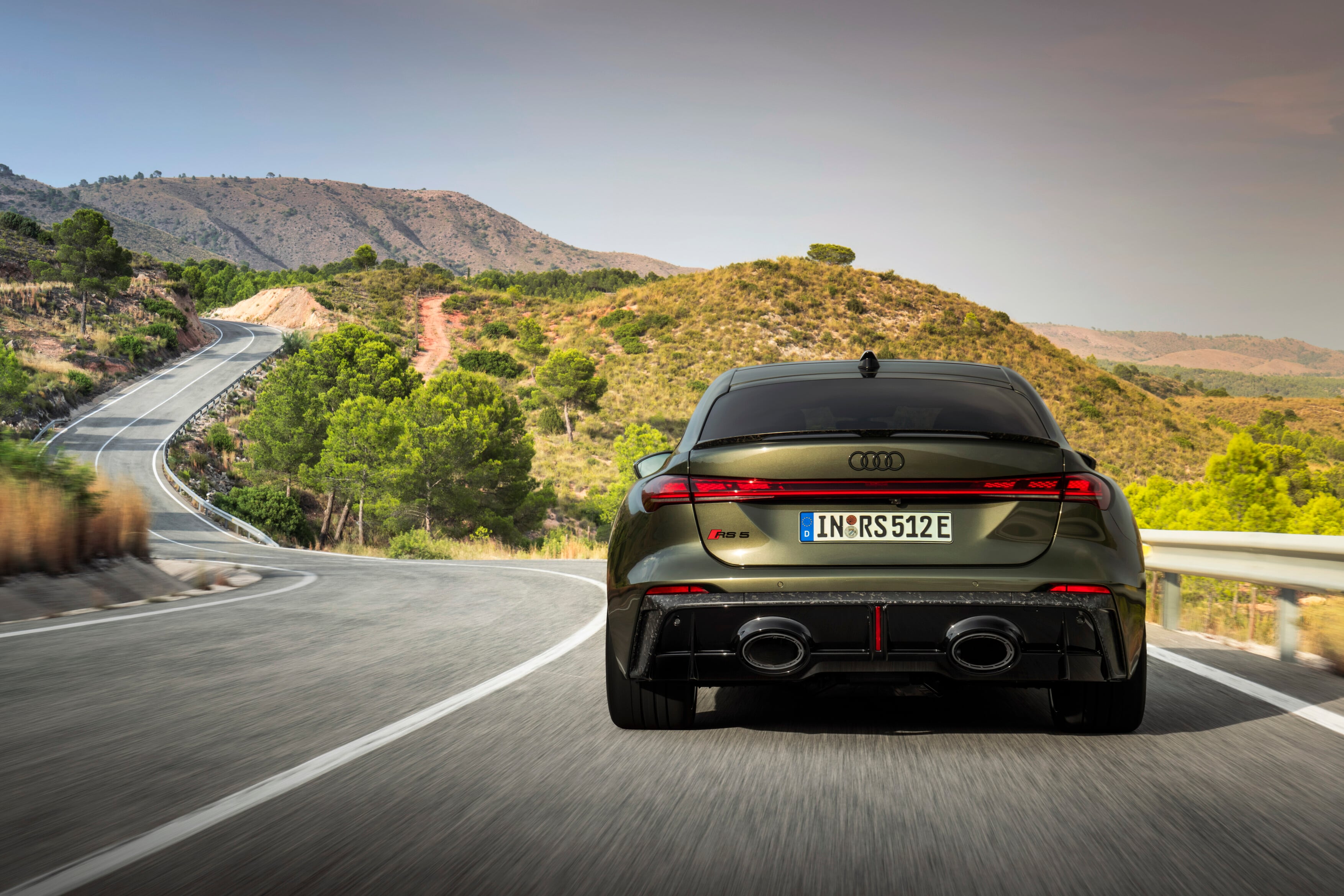 El modelo se ubica entre los vehículos más potentes que Audi ofrece actualmente en el país