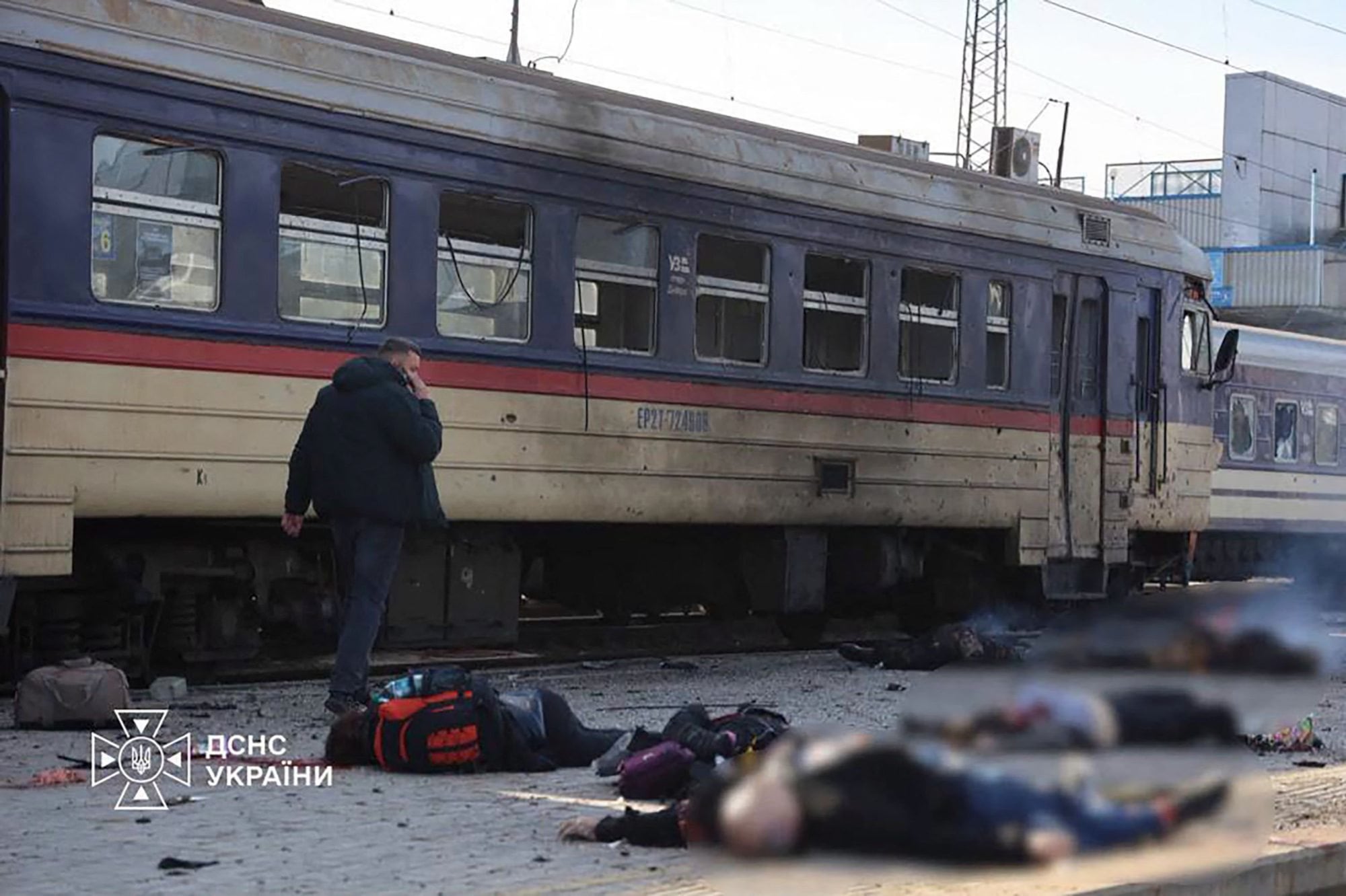 Un ataque ruso con un dron en una estación de trenes en Ucrania deja 14 muertos