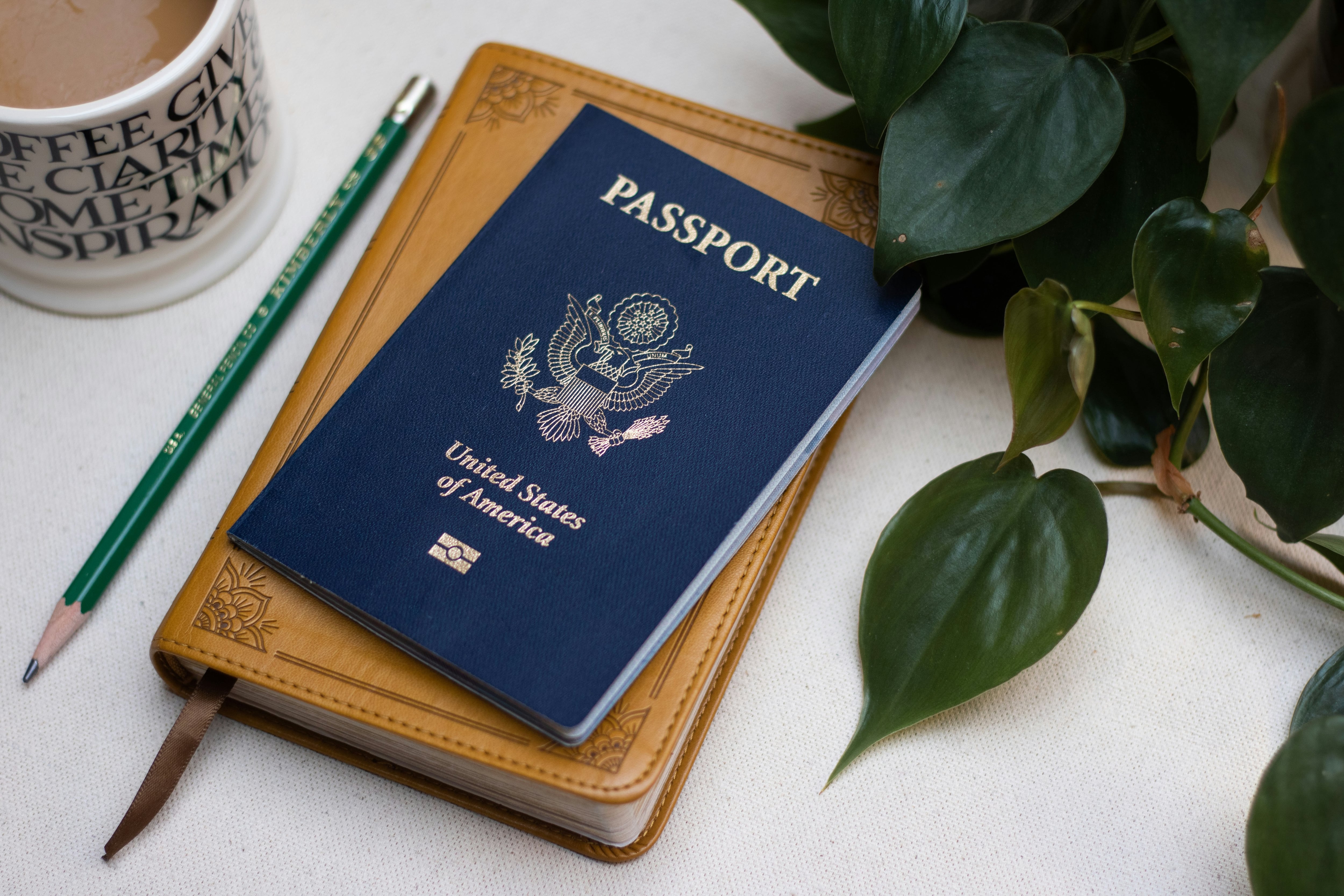 Actualización y guía de marzo 2026 para tramitar el primer pasaporte de EE.UU. con el formulario DS-11 6 El pasaporte de EE.UU. se puede obtener si se cuenta con un certificado de naturalización (Unsplash)