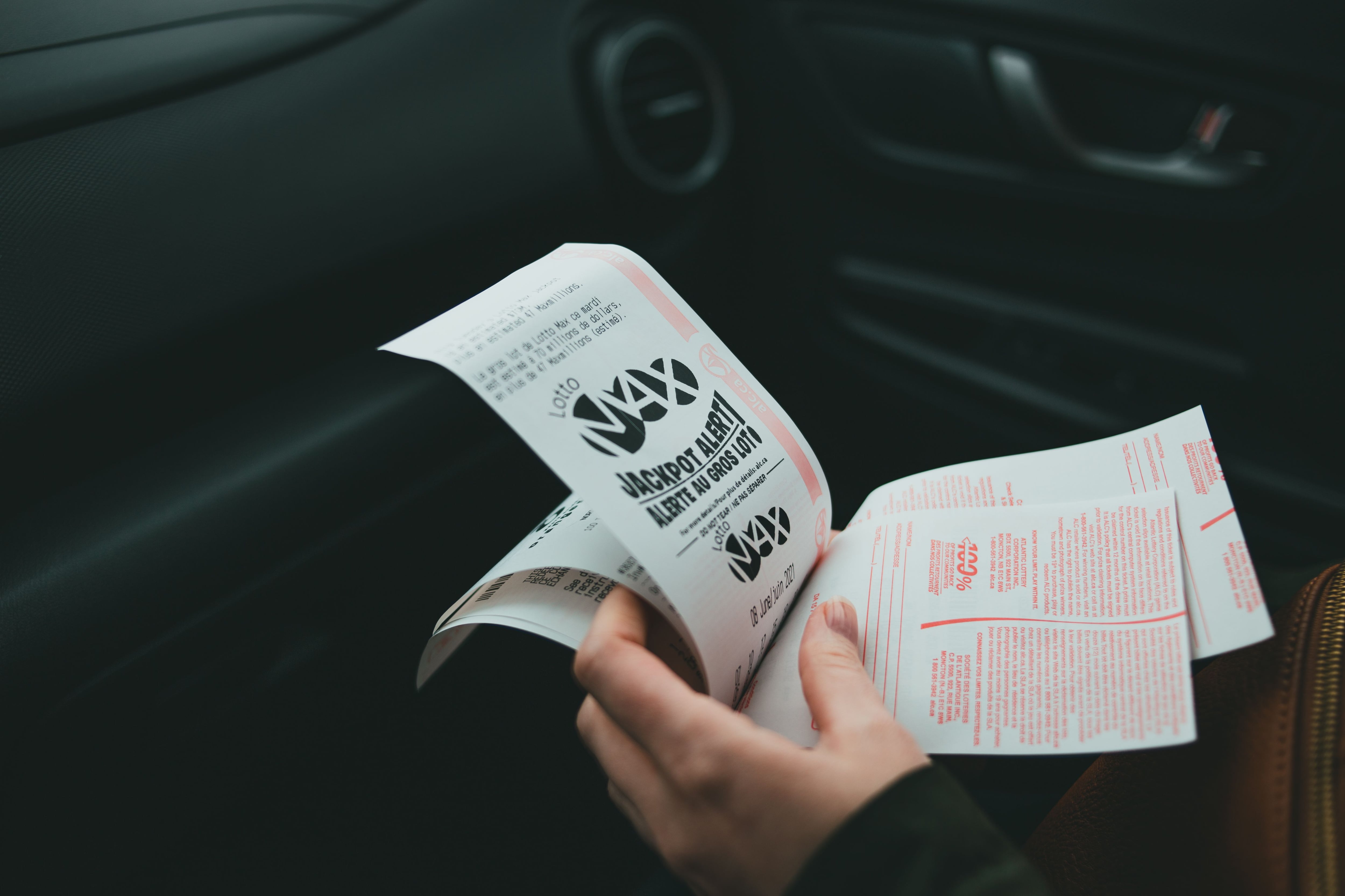 Si una persona comienza a acumular tickts de compra de manera abusiva puede significar un acto de acumulación