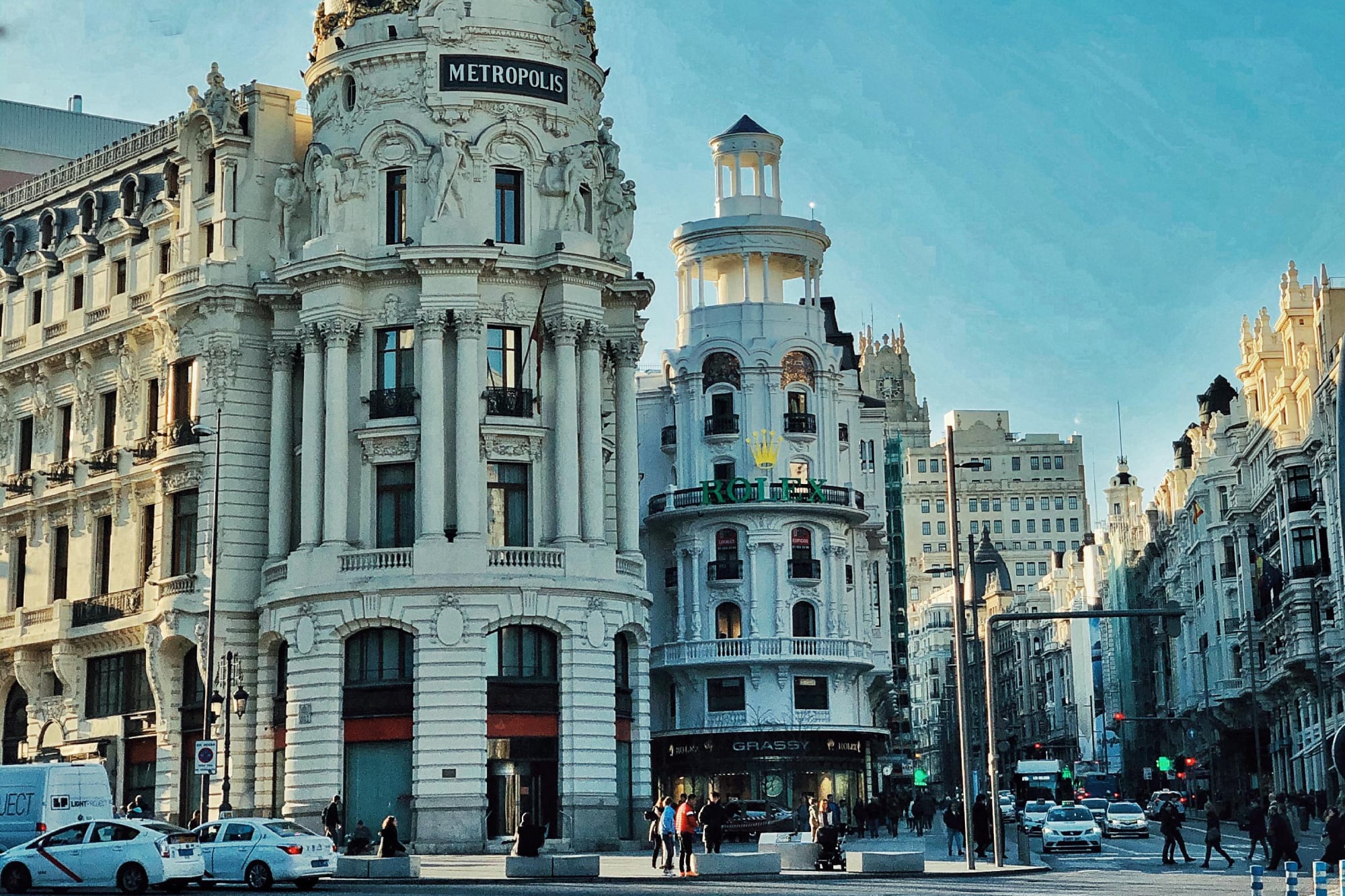 “La española es una sociedad mucho más estructurada”, asegura Agustín. “Todo está muy reglado y la ley se cumple muchísimo y los argentinos somos un poquito más... a ver... un poquito más flexibles en ese sentido y eso me parece que fue un choque interesante”.