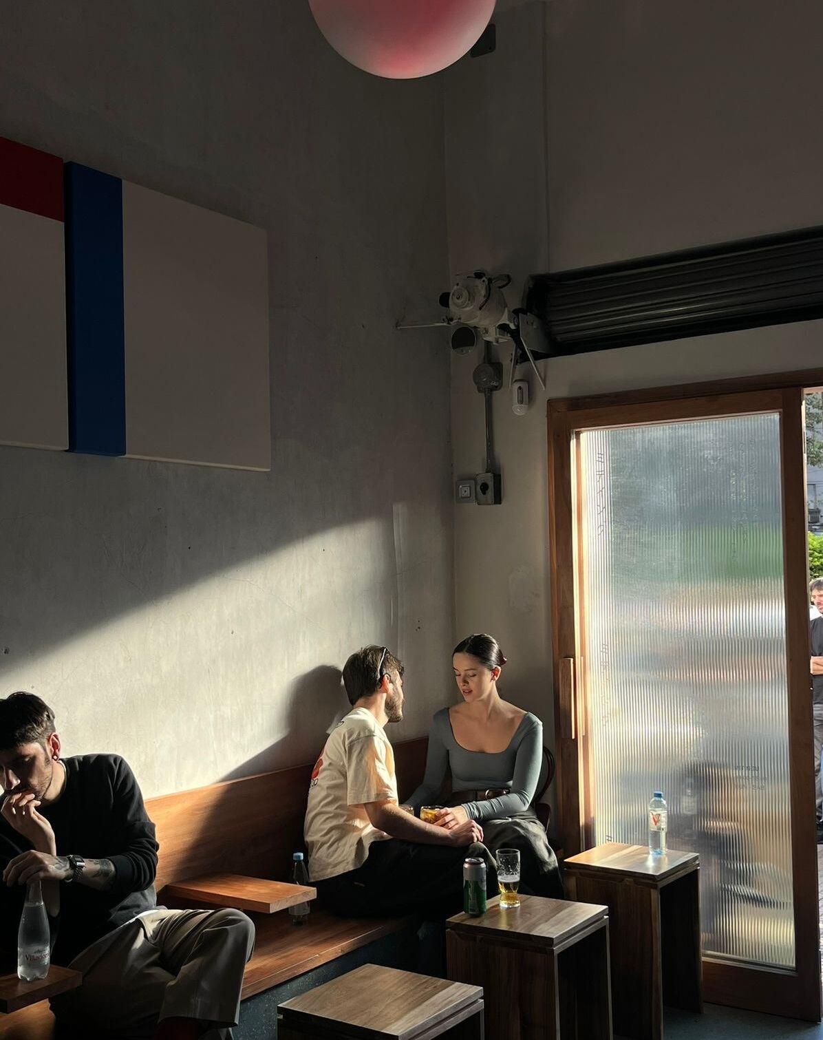 A pasos de Libertador, el local de Mitingu es cálido y con mucha luz natural.