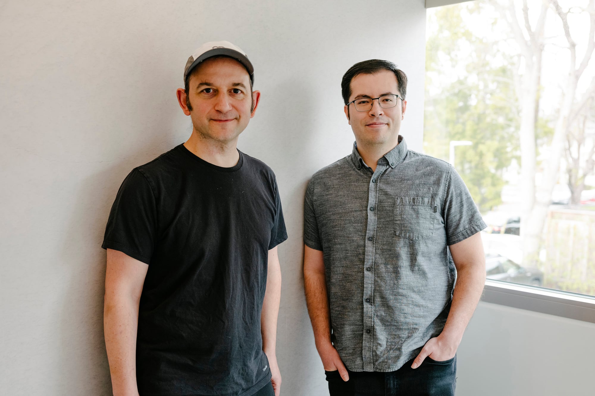 Noam Shazeer y Daniel De Freitas fundaron Character.ai en 2021 después de conocerse en Google; volvieron a esta compañía en 2024; este año Shazeer se fue a OpenAI