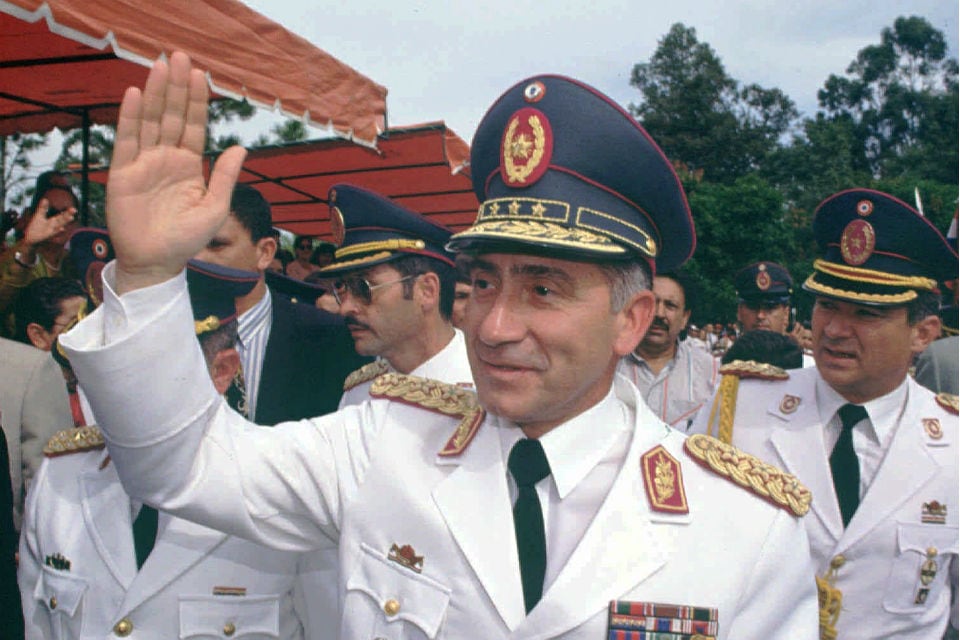 El exjefe militar Lino Oviedo recibió asilo político del gobierno de Carlos Menem