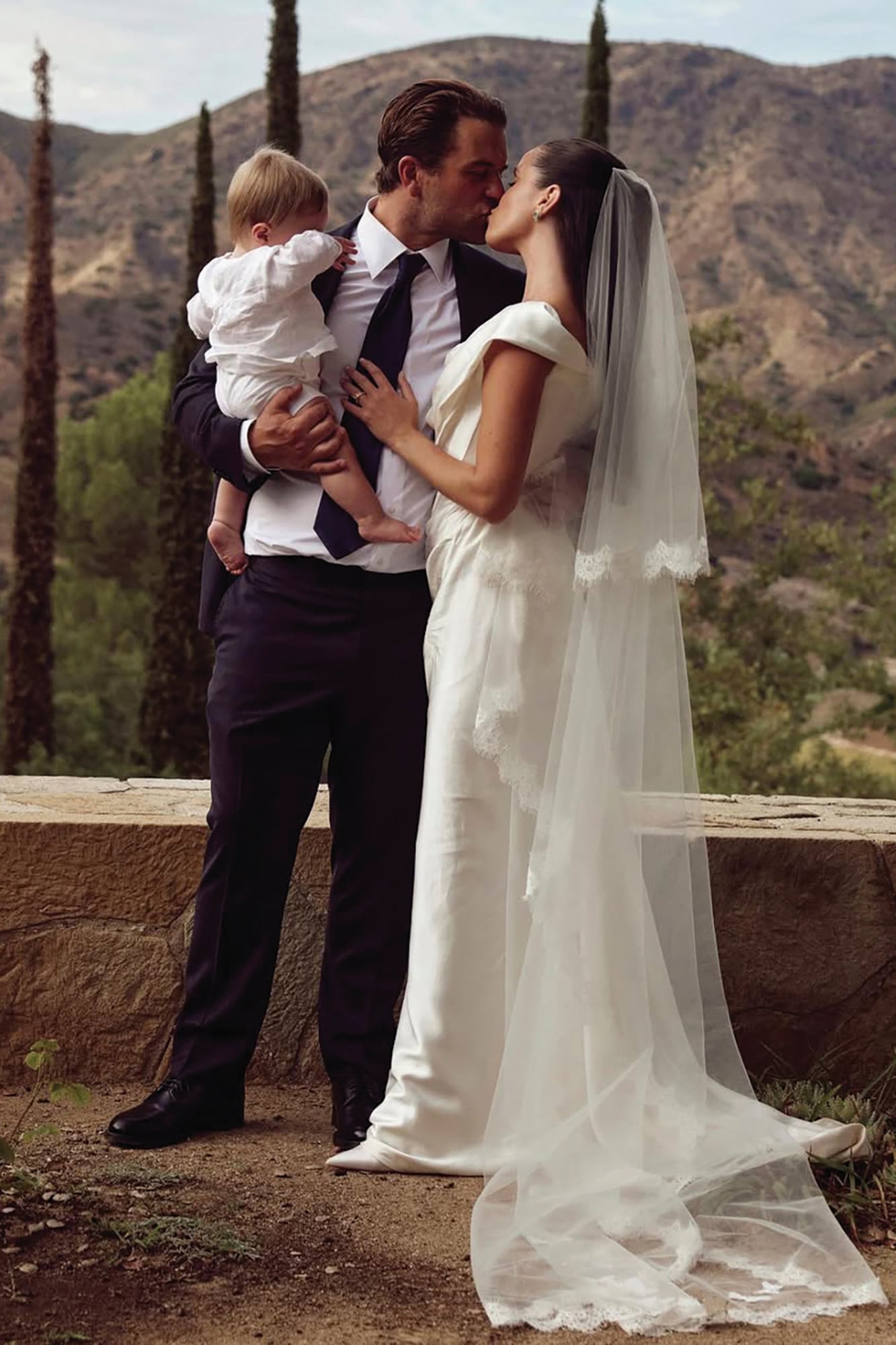 Milo y Katrina
Brodsky (dueña
de una tienda
online de ropa
vintage para
chicos) se
casaron el
19 de octubre
de 2023. Junto
a ellos, en todo
momento, su
hijo de apenas
unos meses