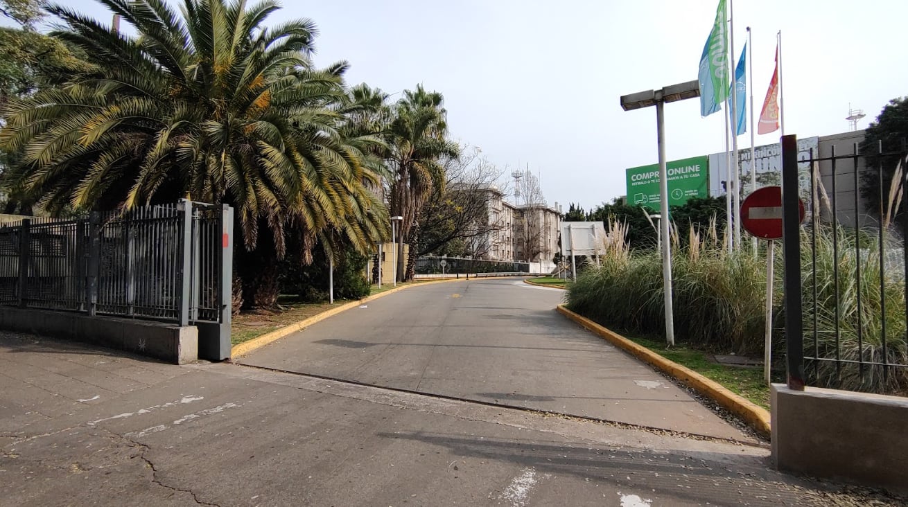 Ubicado en la intersección de la avenida Cerviño 4820/50 y Bullrich 345