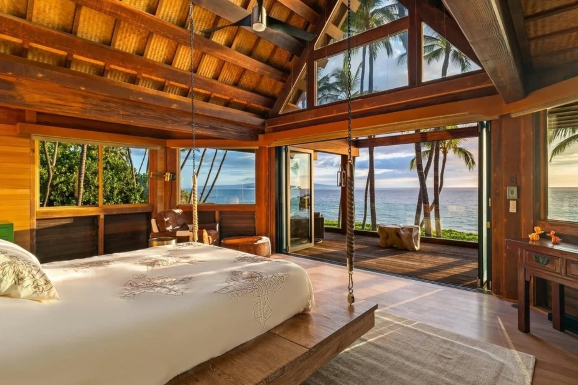 Jim Carrey compró una mansión de más de 4047 m² por US$16,5 millones y diez años después la vende por US$35 millones