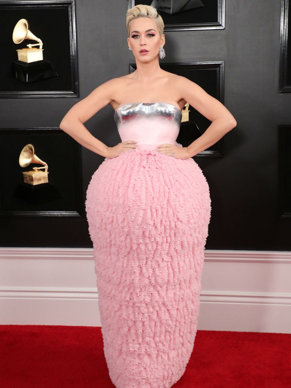 Cuando Katy Perry se presentó con ese vestido rosa en un tributo a Dolly Parton que se convirtió en meme, en 2020