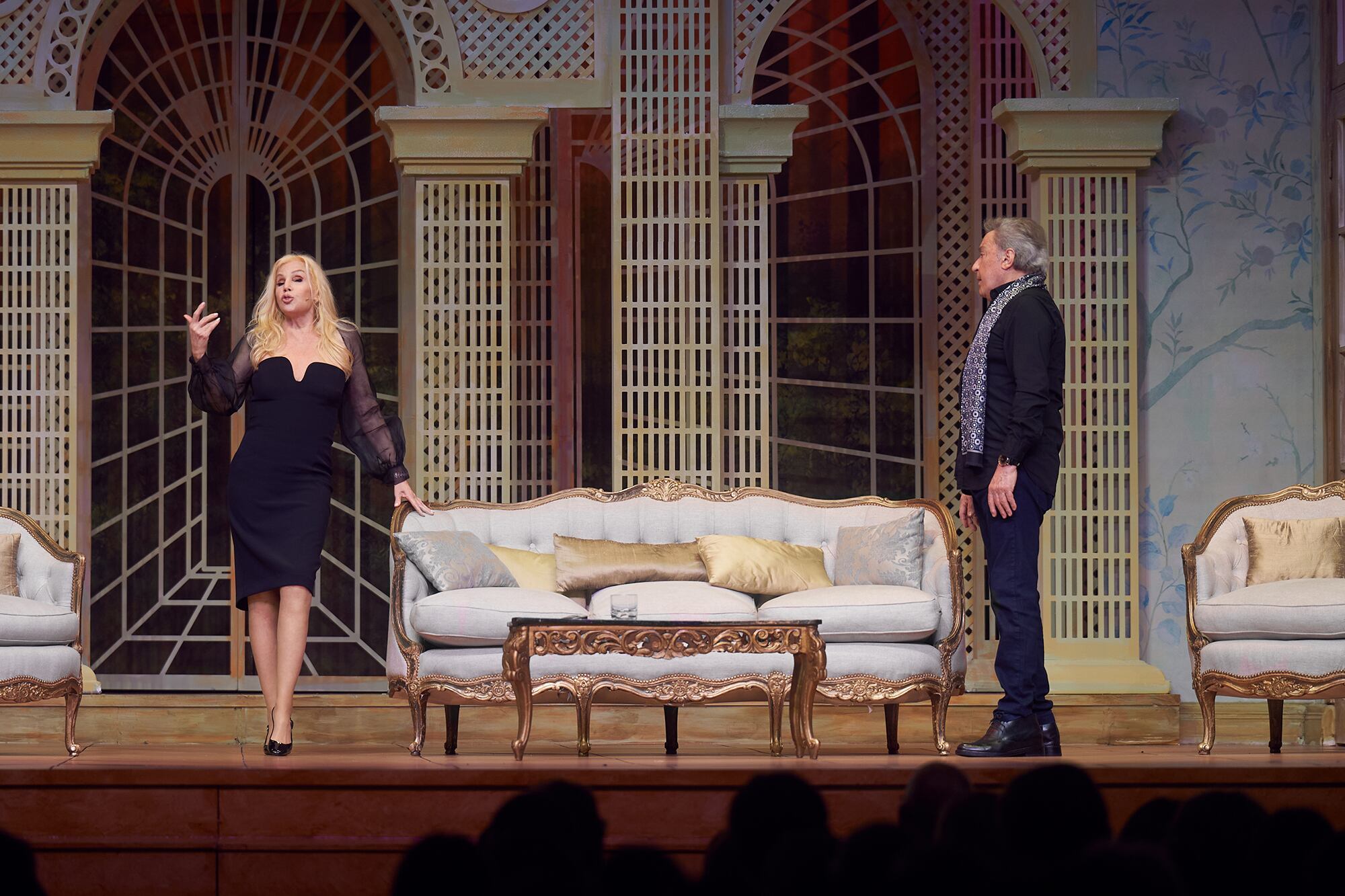 Antonio Grimau junto a Susana Giménez en una escena de Piel de Judas en el escenario del Teatro Lola Membrives de Buenos Aires