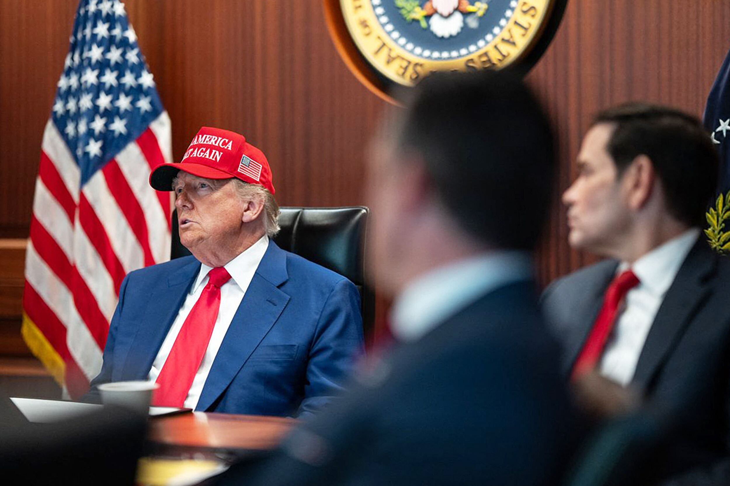 El presidente Donald Trump, en la Sala de Crisis de la Casa Blanca.