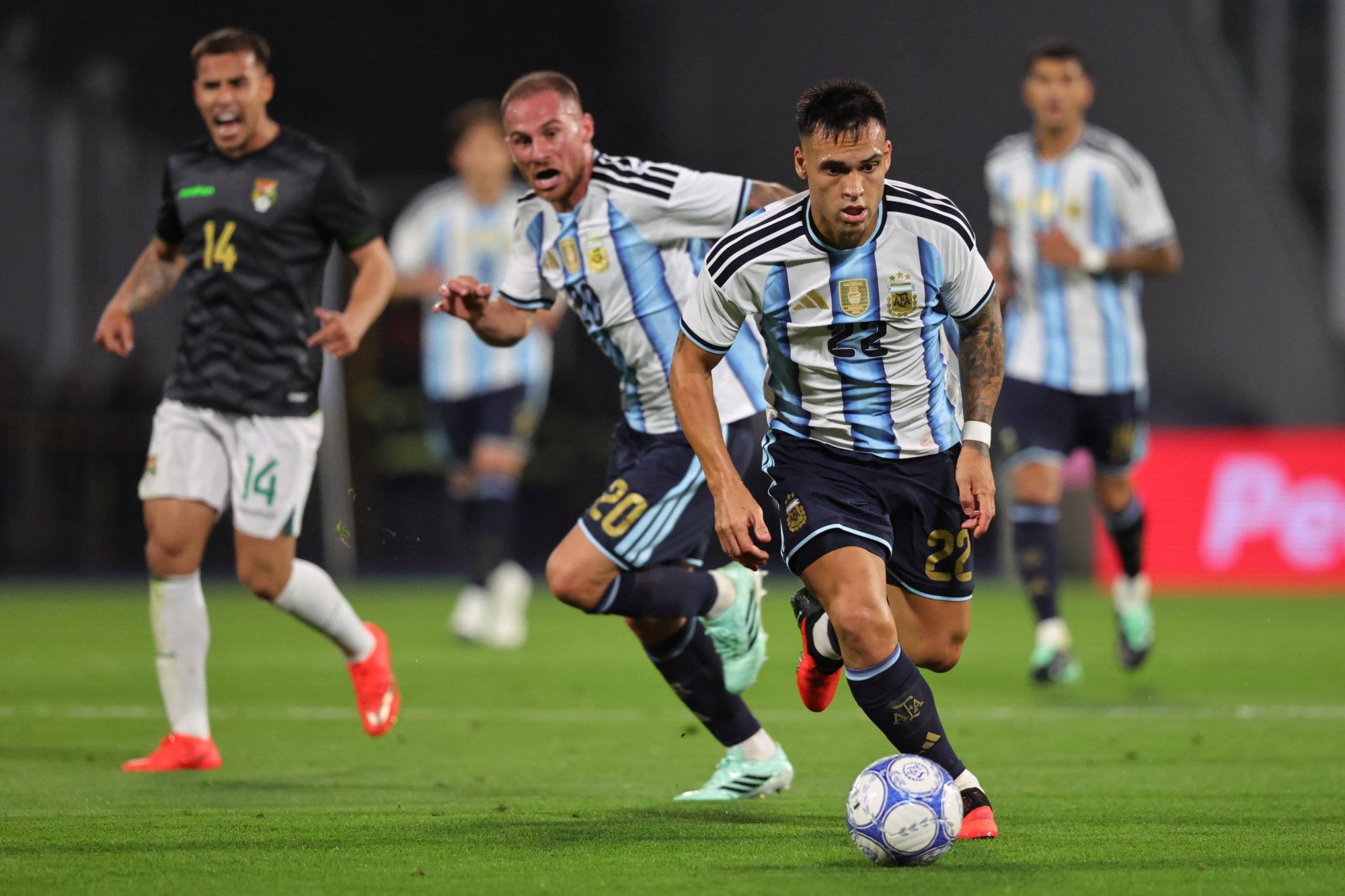 Frente a Bolivia llegó a 41 goles en 85 partidos con la selección, quedó a uno de Sergio Agüero y solo tiene por delante a Gabriel Batistuta y Lionel Messi
