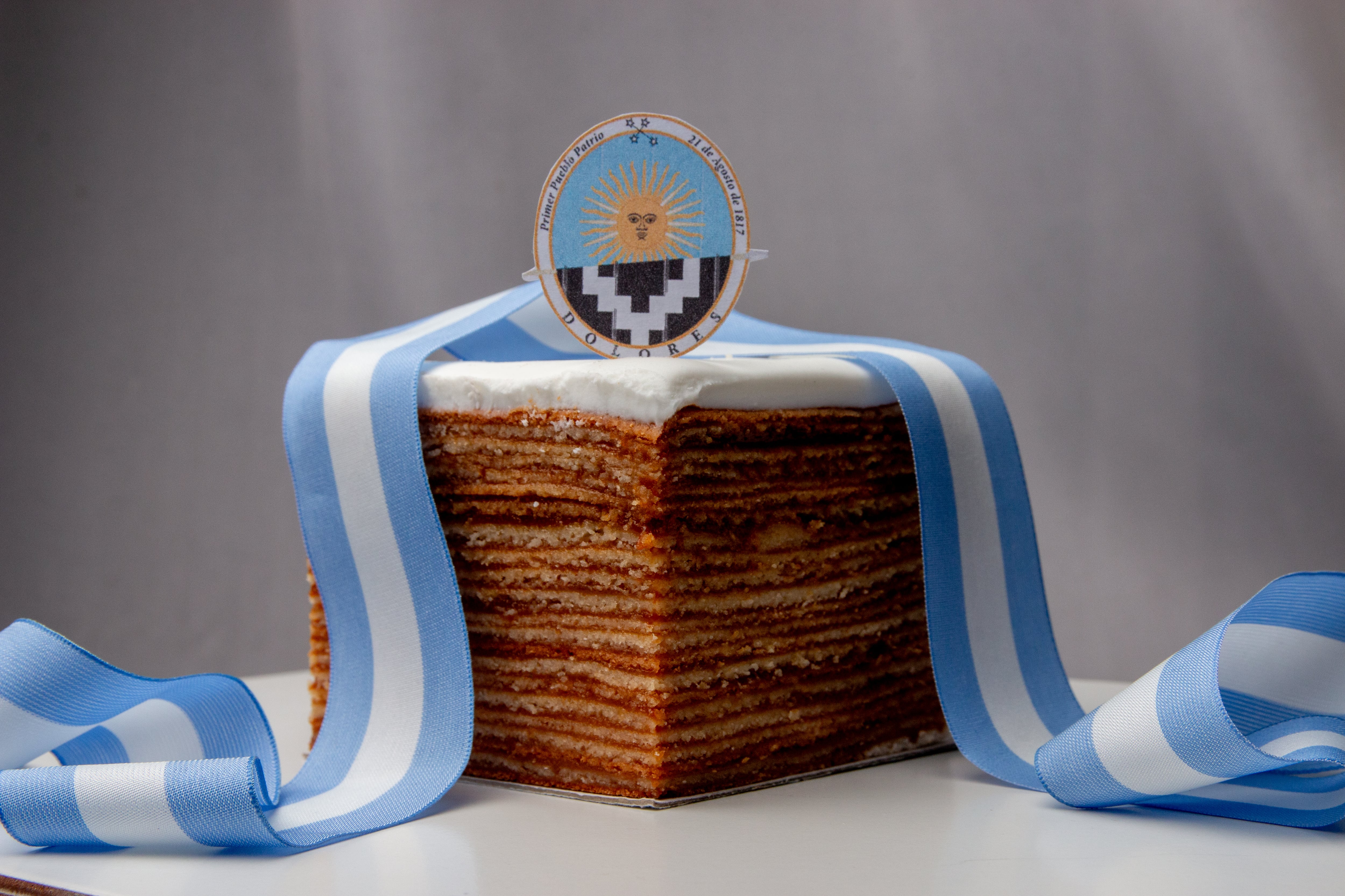 Fiestas por el 25 de Mayo: los festivales tradicionalistas para disfrutar el fin de semana largo cerca de Buenos Aires 6 Torta Argentina, el postre emblemático de Dolores con 25 capas de dulce de leche para celebrar el 25 de Mayo