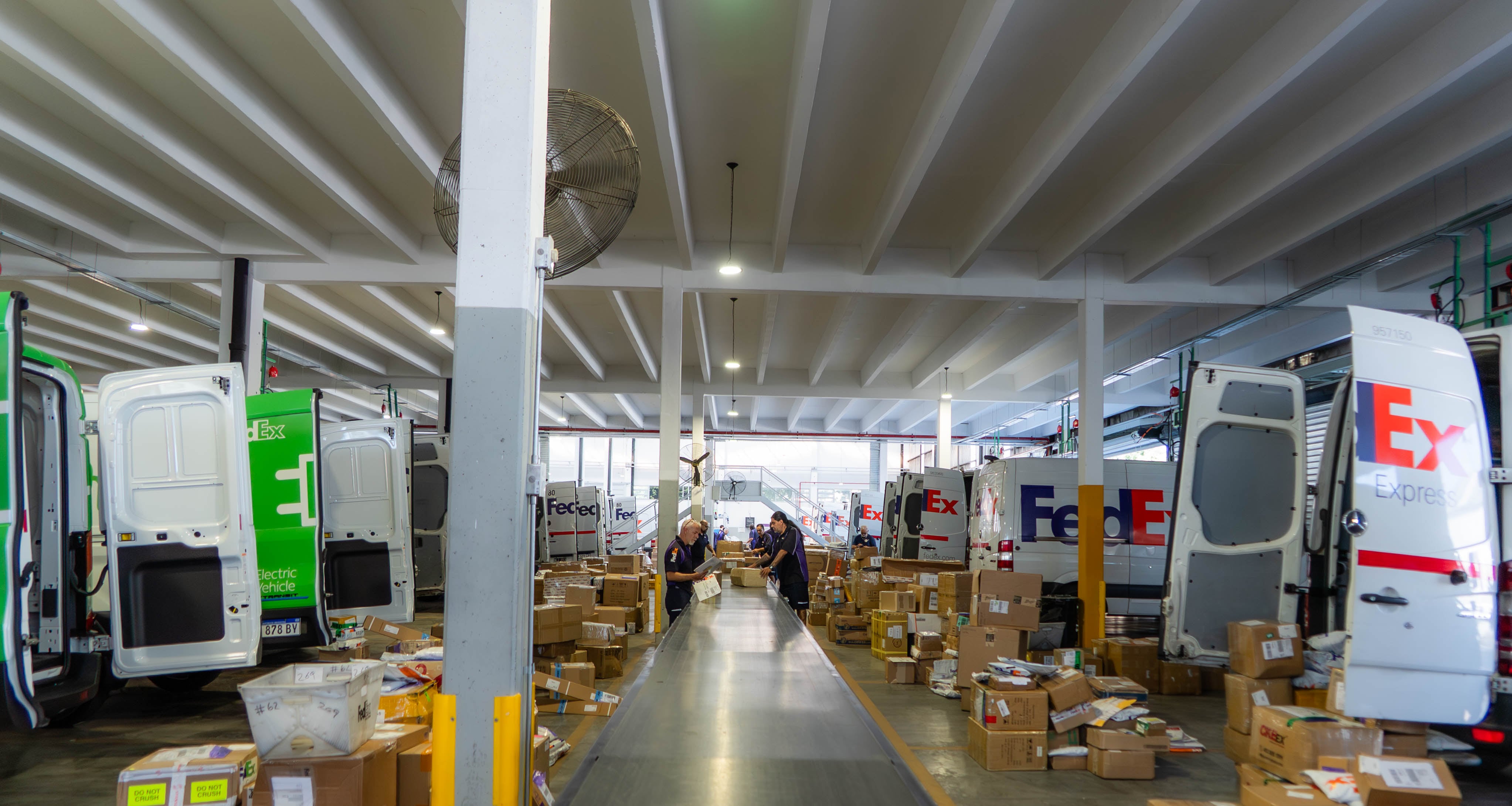 Courier: El furor por comprar más barato y la nostalgia de los argentinos empujan el comercio