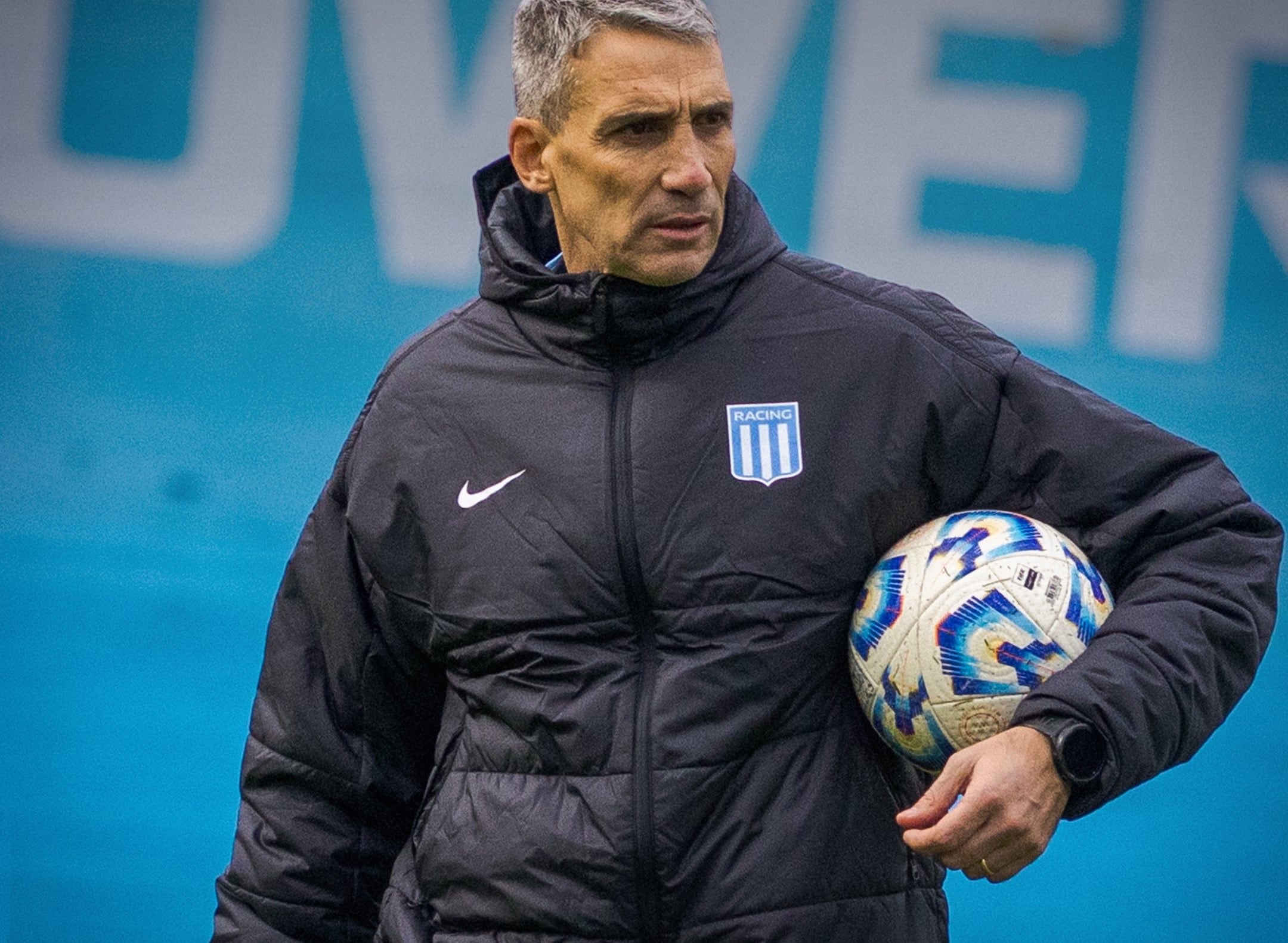 Juan Pablo Vojvoda tiene la misión de hacer levantar a Racing