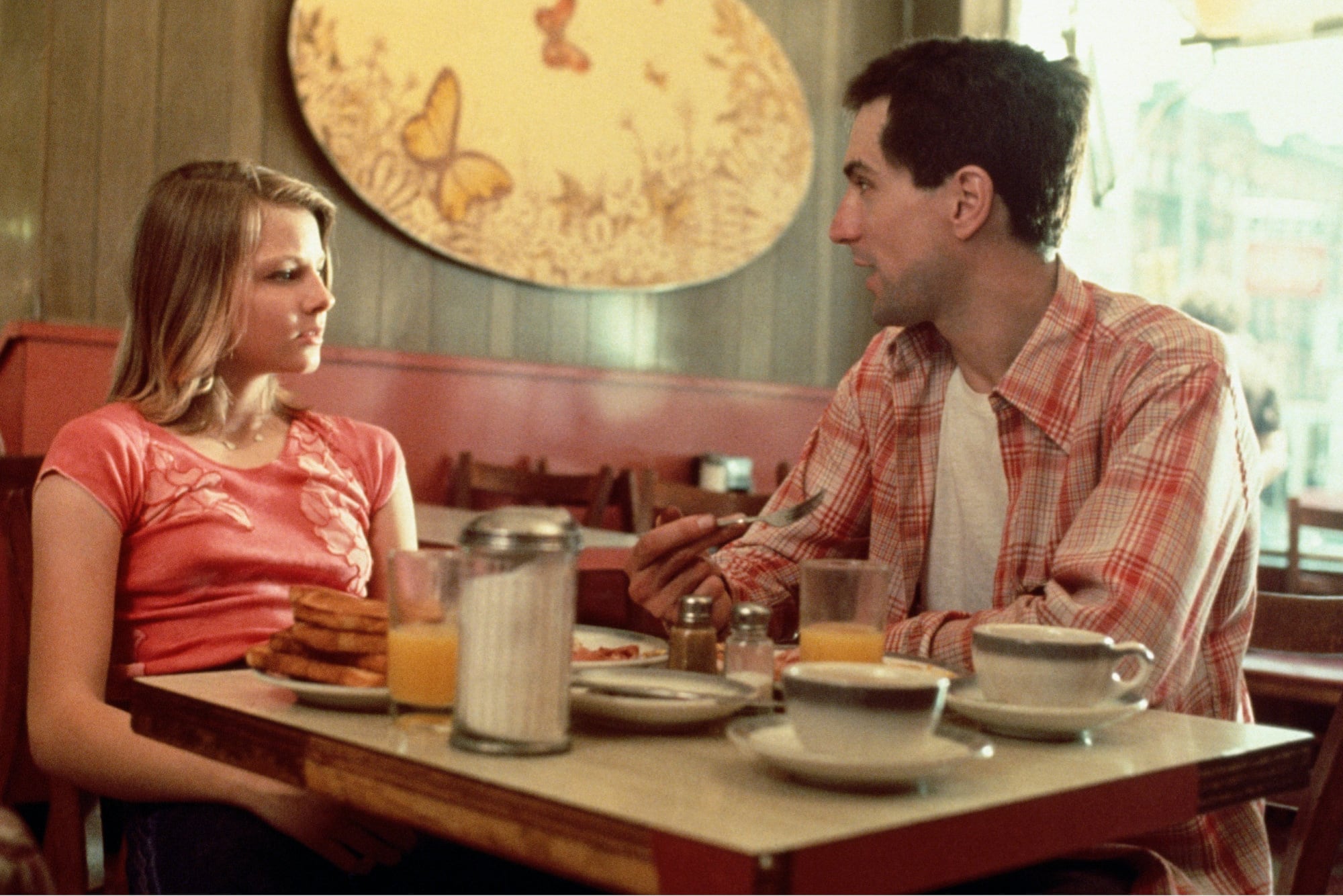 Jodie Foster y Robert De Niro en Taxi Driver.