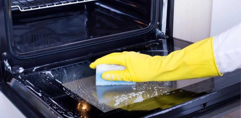 Cómo limpiar el horno de forma rápida y económica