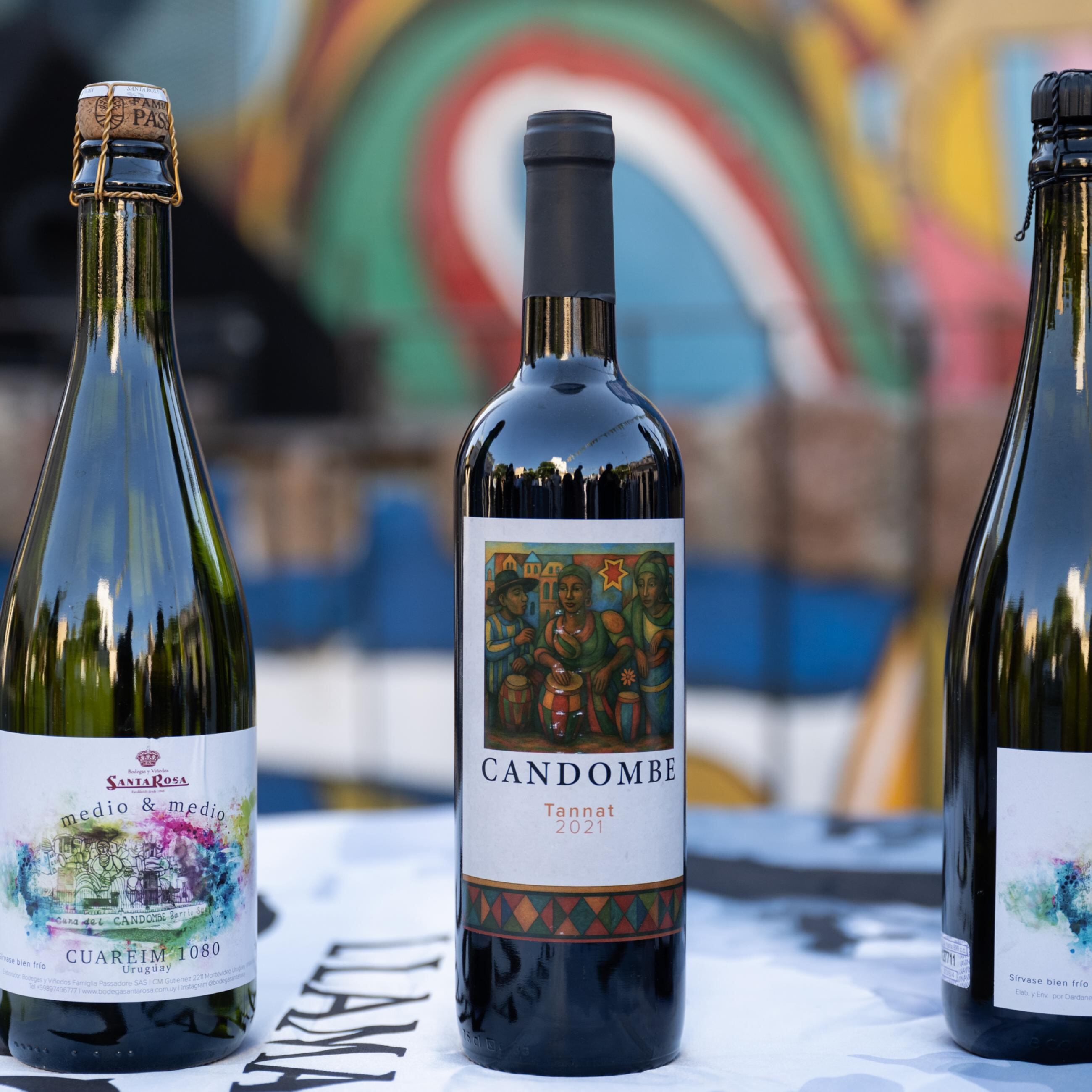 El Tannat Candombe y el Medio y Medio (mezcla en partes iguales de vino blanco seco y espumante dulce), una bebida clásica de los brindis uruguayos