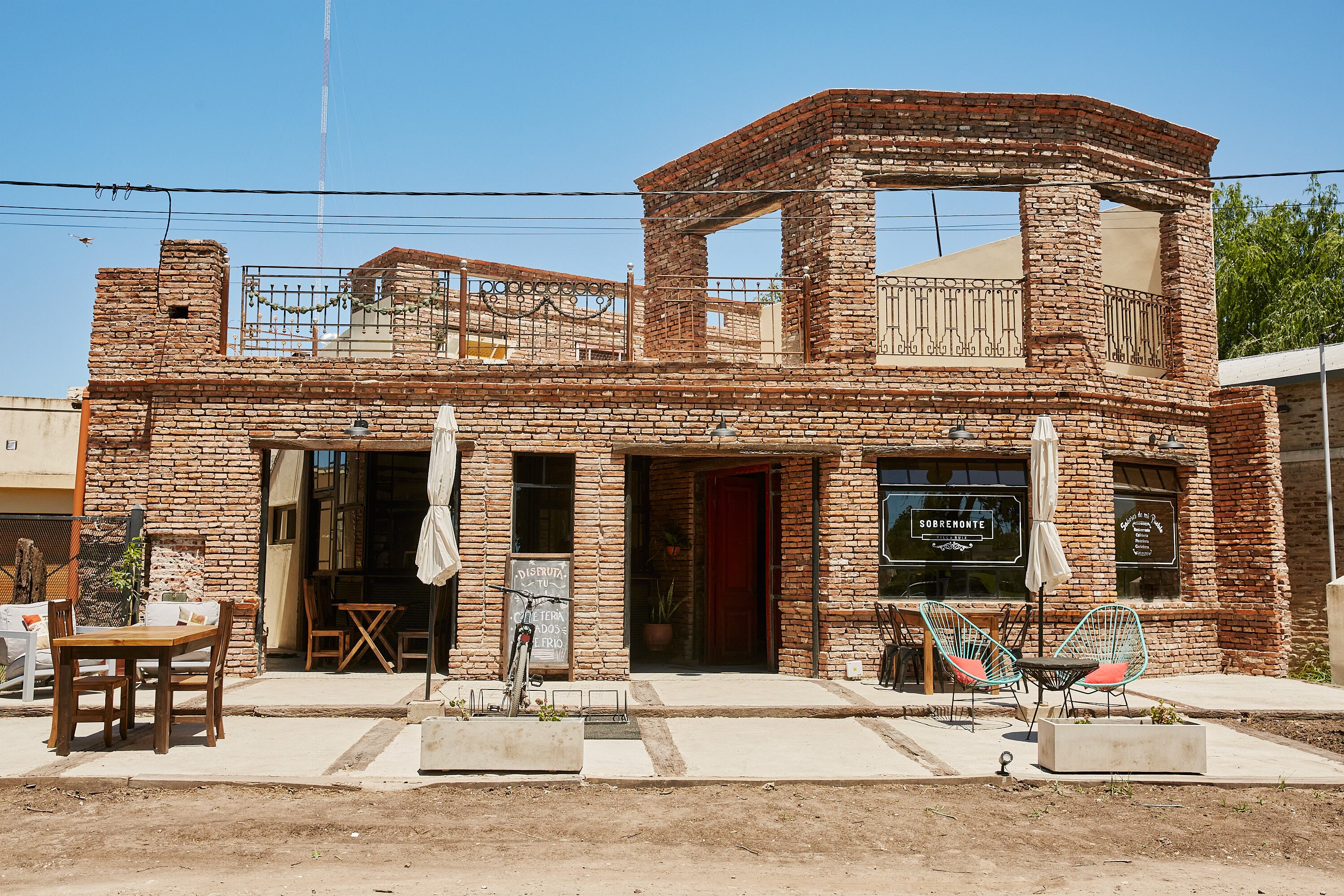 El restaurante Sobremonte es el espacio mas nuevo del pueblo donde se puede degustar una bondiola con salsa de miel y cognac con puré de batatas
