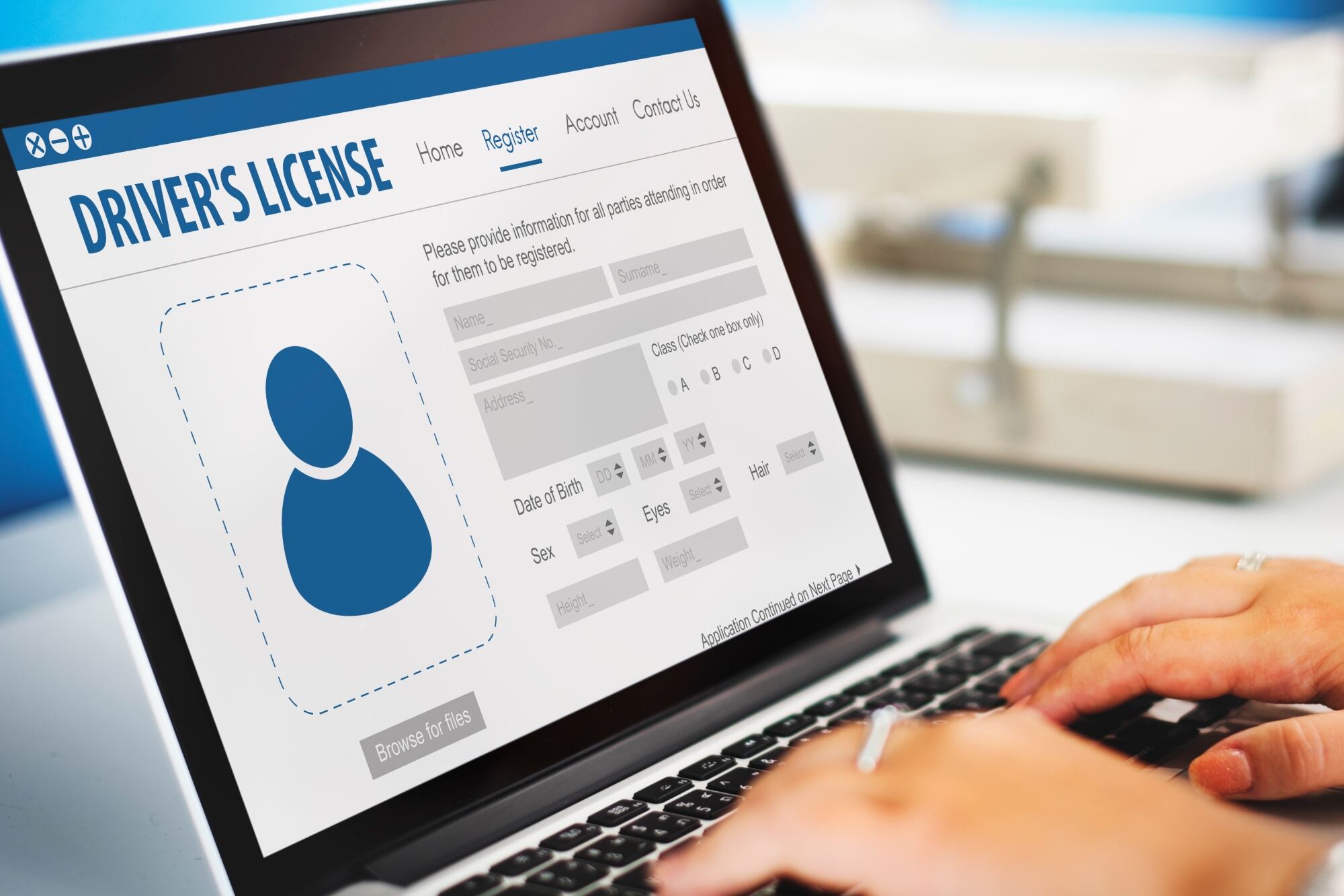 Acaparaban las citas gratuitas para obtener licencias de conducir y luego las vendían