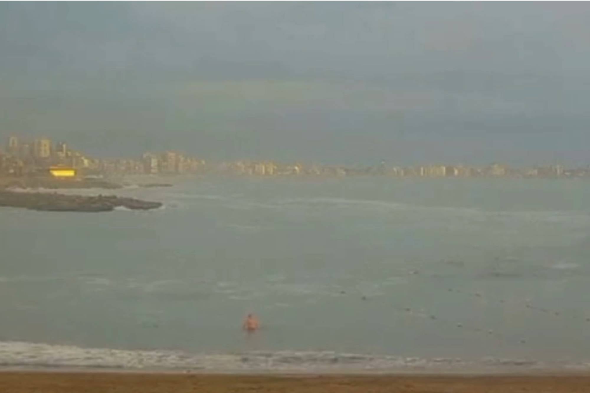 Mar del Plata: se metió a nadar en el agua, se perdió entre las olas y murió