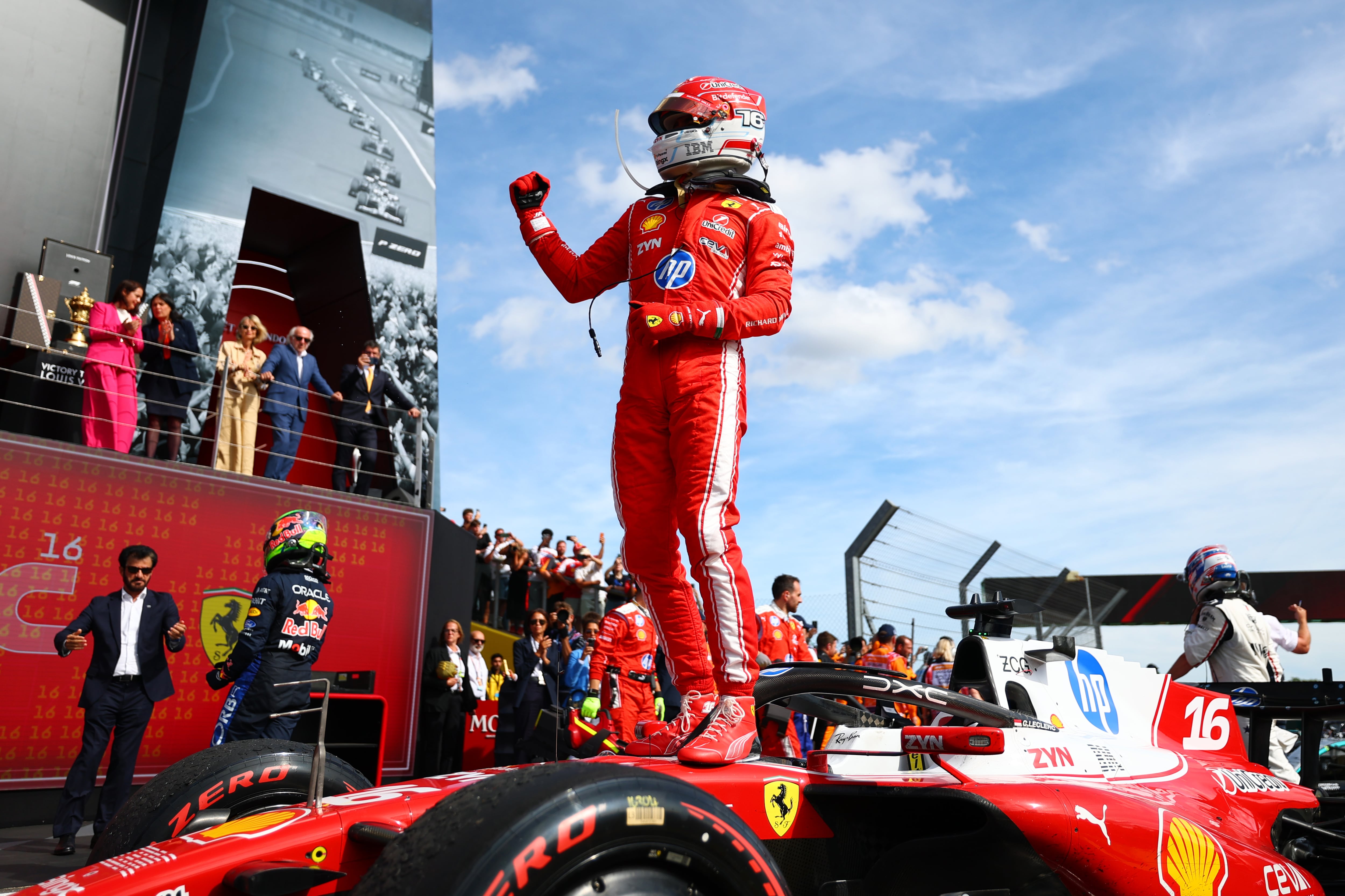 El festejo de Charles Leclerc sobre la SF-26: el monegasco firmó el triunfo número 250 de Ferrari en la Fórmula 1