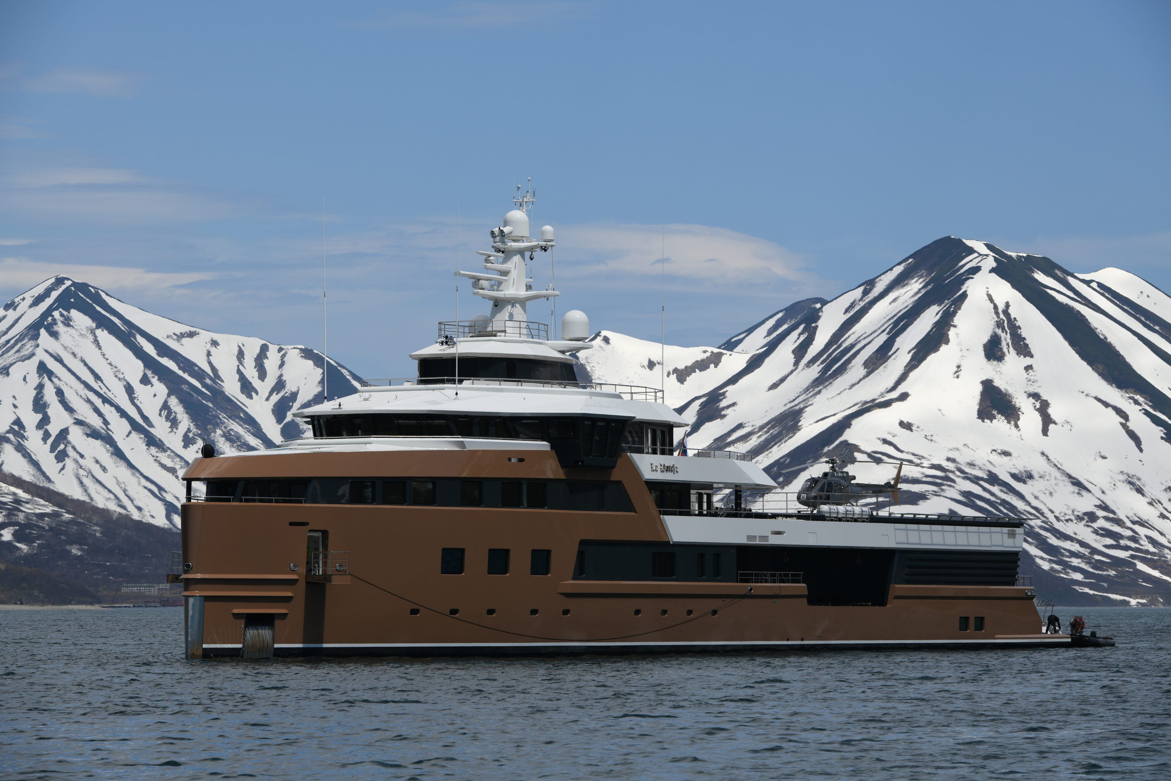 La Datcha, el rompehielos que quedó varado en Ushuaia en 2021, es del mismo armador que Pink Shadow