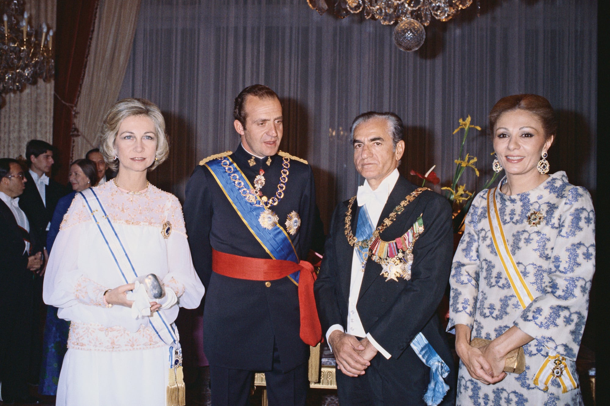 Juan Carlos, the King of Spain, visits the Shah of Iran in Tehran, Iran. From left to rigth: Sofia, Queen of Spain; Juan Carlos, King of Spain; Shah Mohammad Reza Pahlavi; and Farah, Empress of Iran. (Photo by michel Setboun/Corbis via Getty Images)