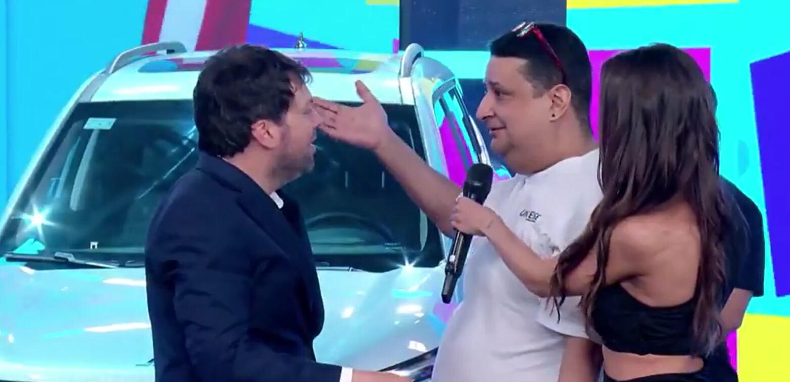 La sorpresa de Guido al ver ingresar a su amigo de la infancia (Foto: Captura Buenas noches Familia)