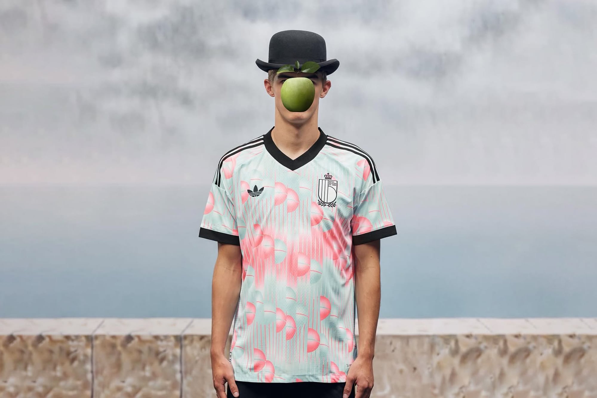 Cascabeles y nubes: Bélgica aporta un toque de surrealismo a la Copa del Mundo